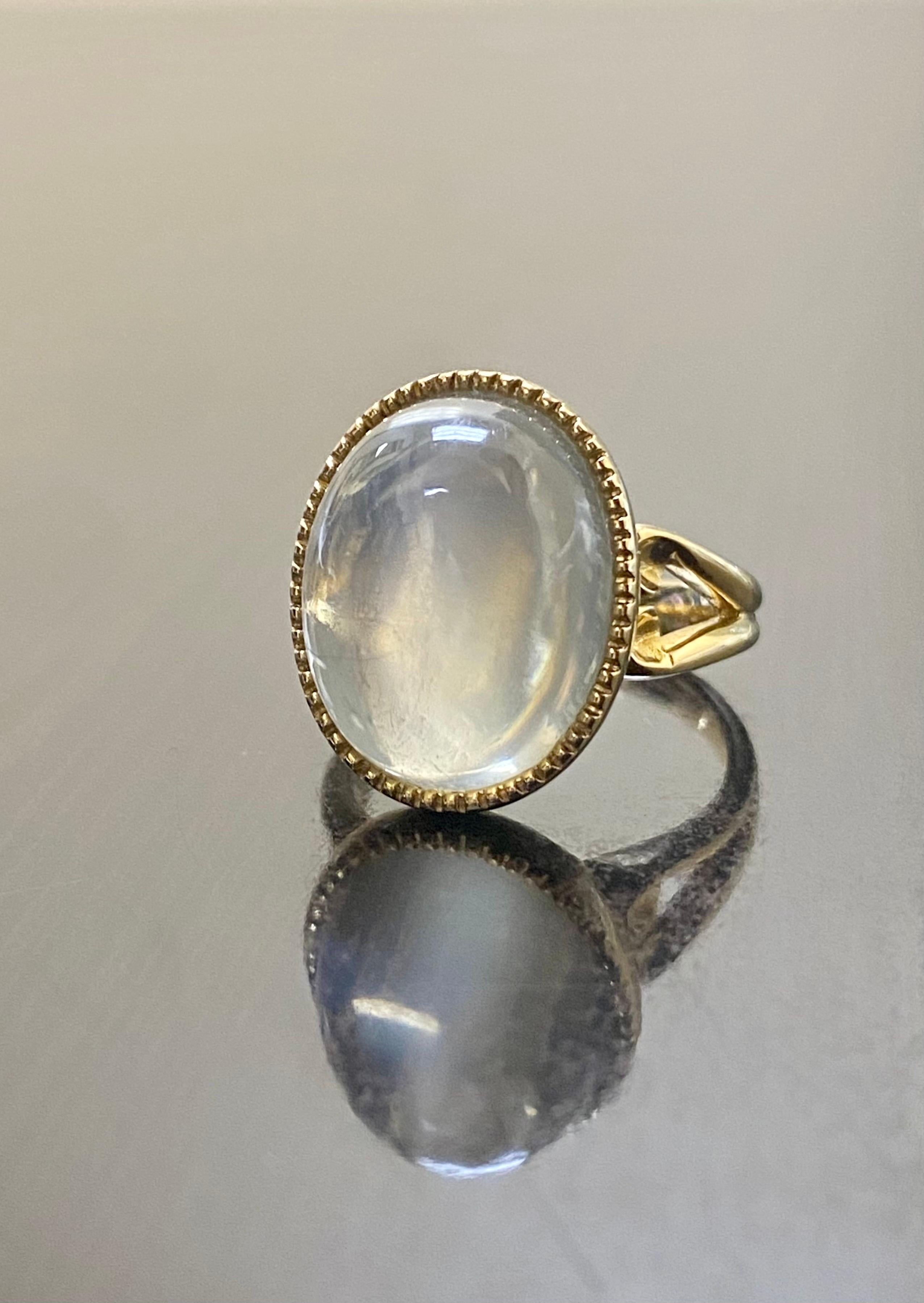 18K Yellow Gold 19.67 Carat Cabochon Oval Moonstone Engagement Ring For Sale 3