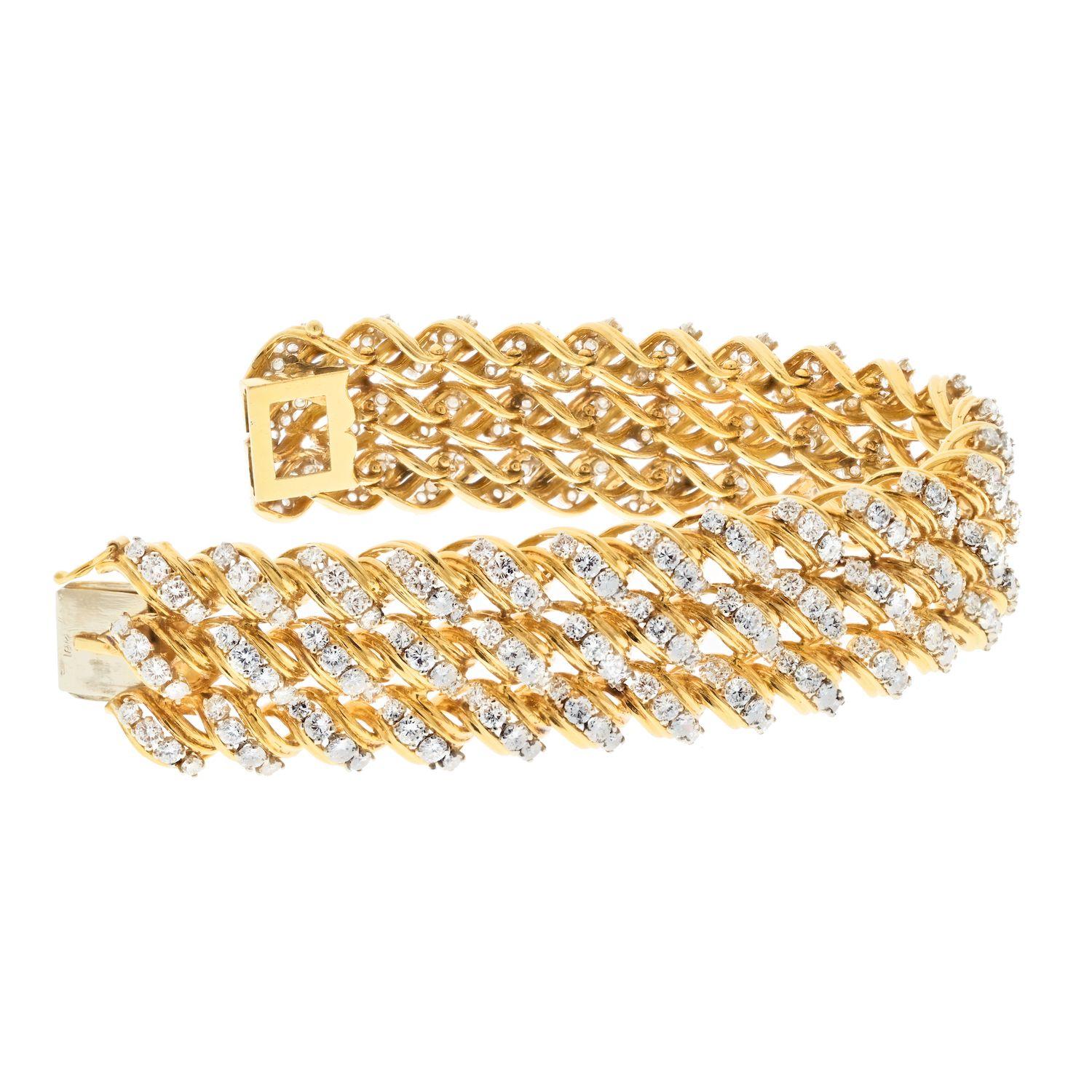 Bracelet en or jaune 18k des années 1970 avec diamants multi-rangs Excellent état - En vente à New York, NY
