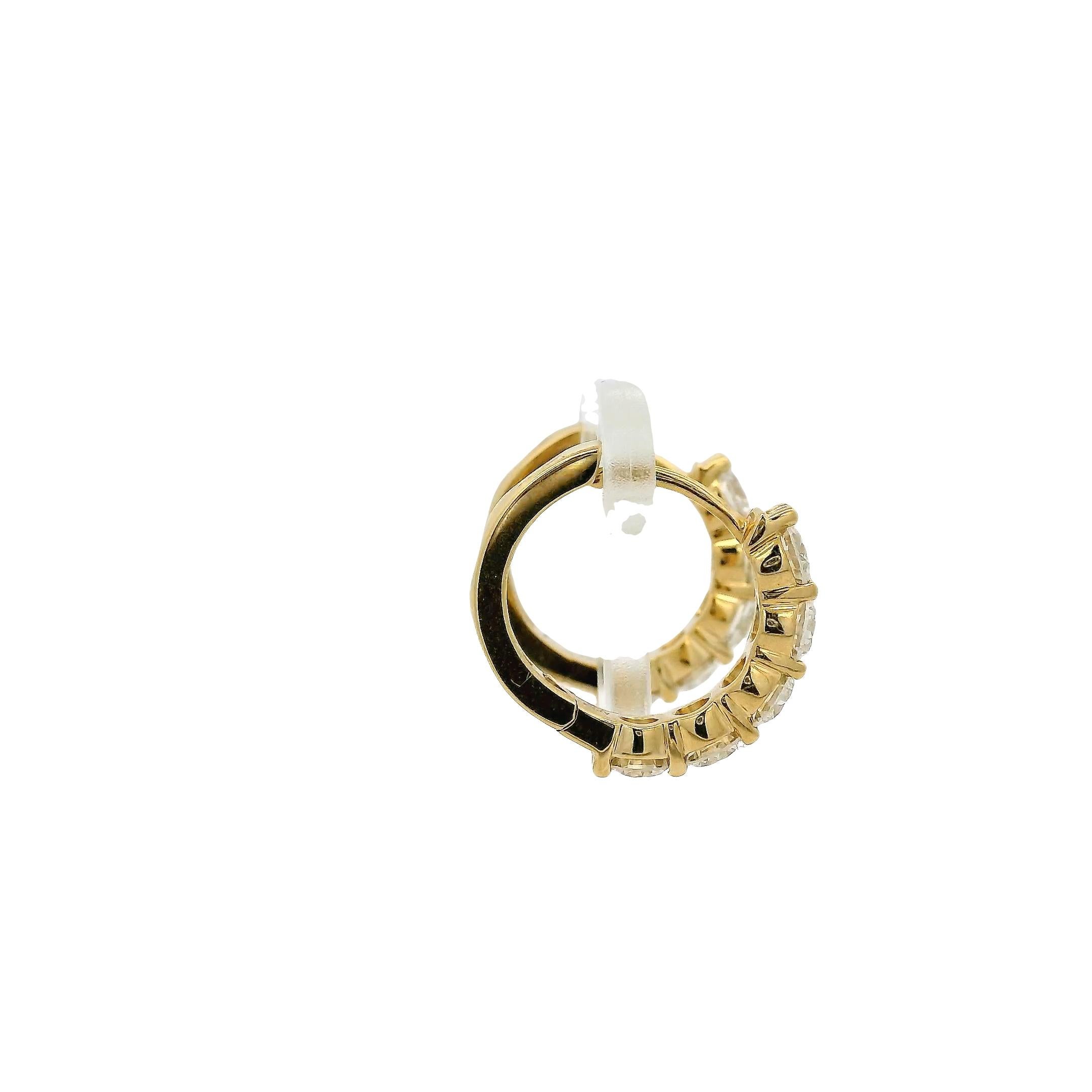 Boucles d'oreilles Huggie en or jaune 18k avec 1,97ctw de diamant Pour femmes en vente