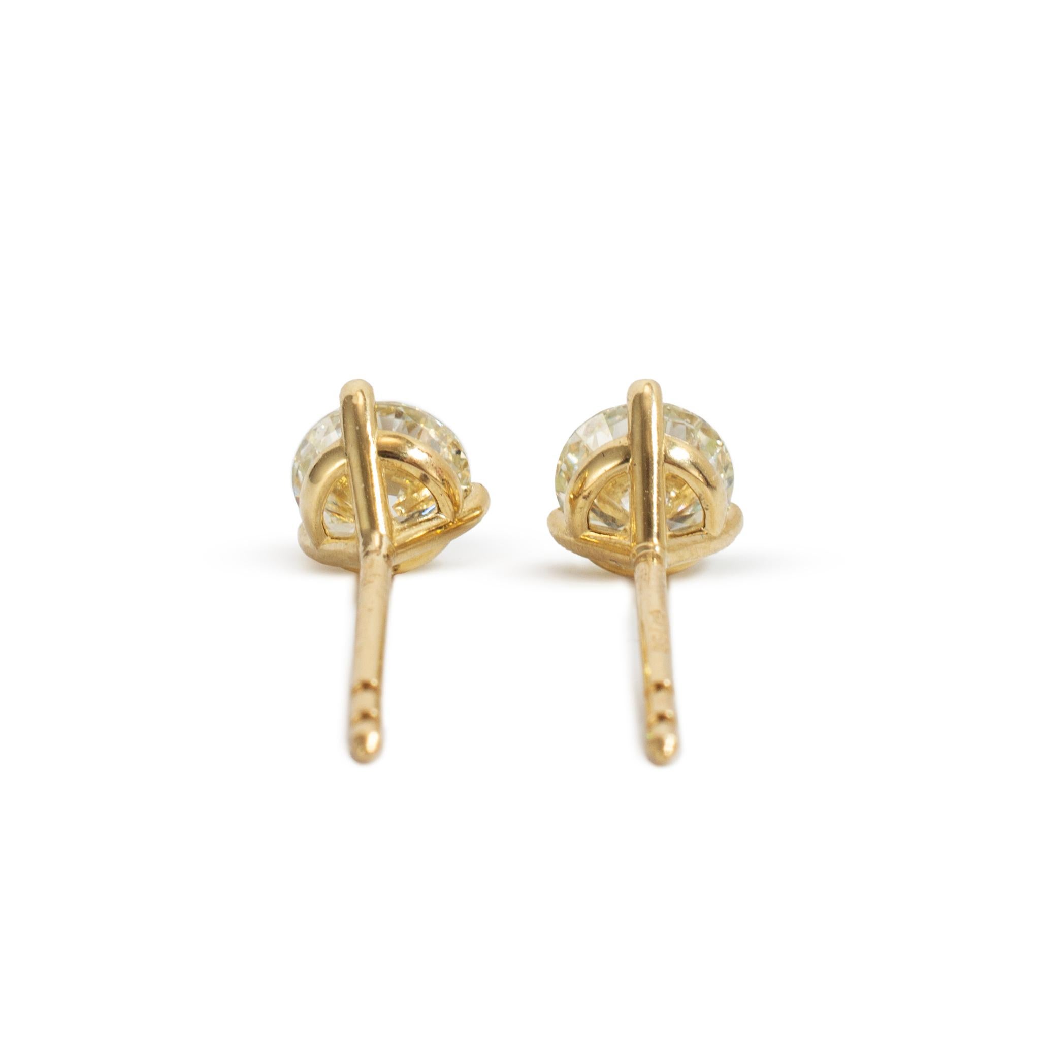 Taille ronde Boucles d'oreilles Martini en or jaune 18 carats avec diamant GIA à 3 branches en vente