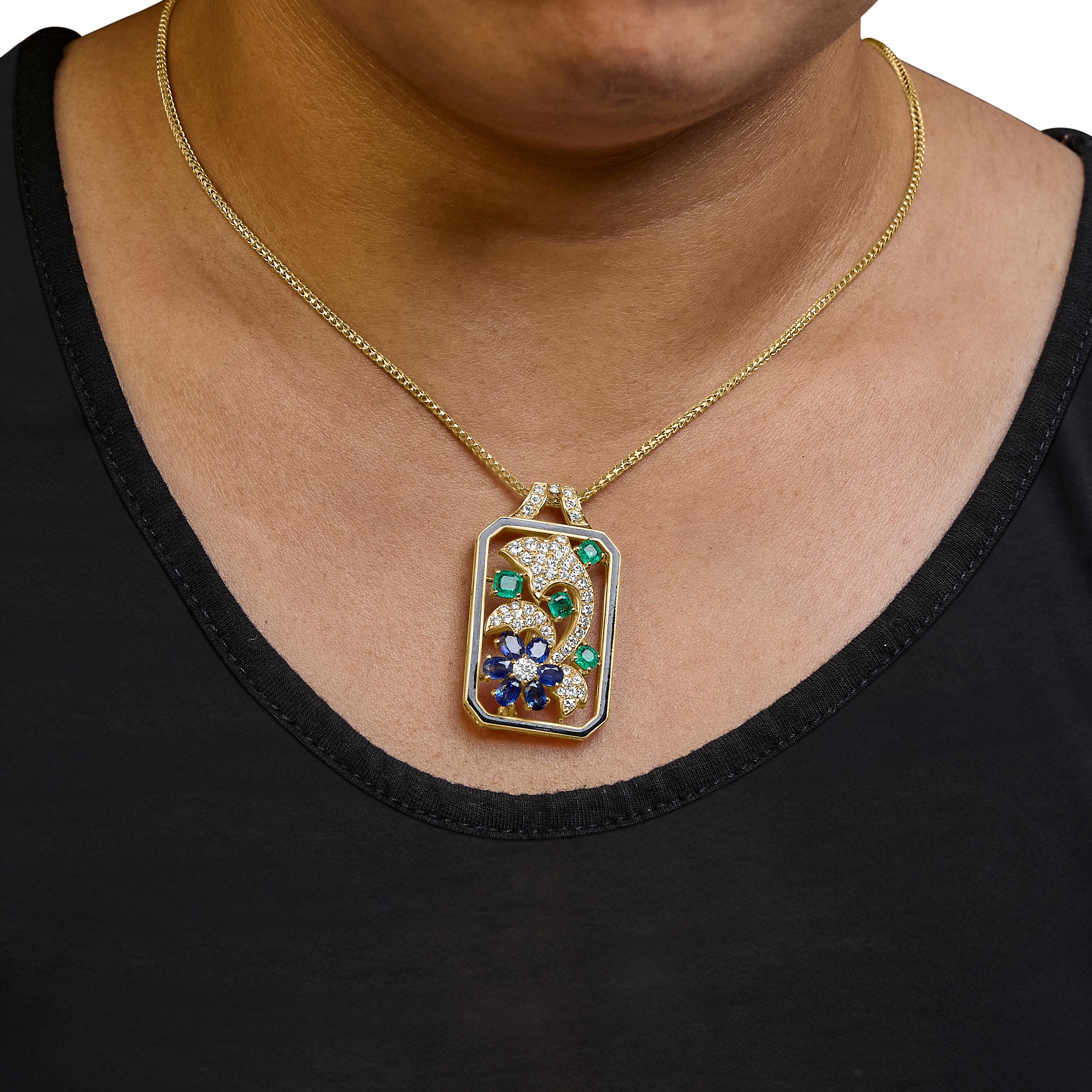 18K Yellow Gold 2 1/3 Cttw Diamond Treated Sapphire and Emerald Dog Necklace In New Condition For Sale In New York, NY
