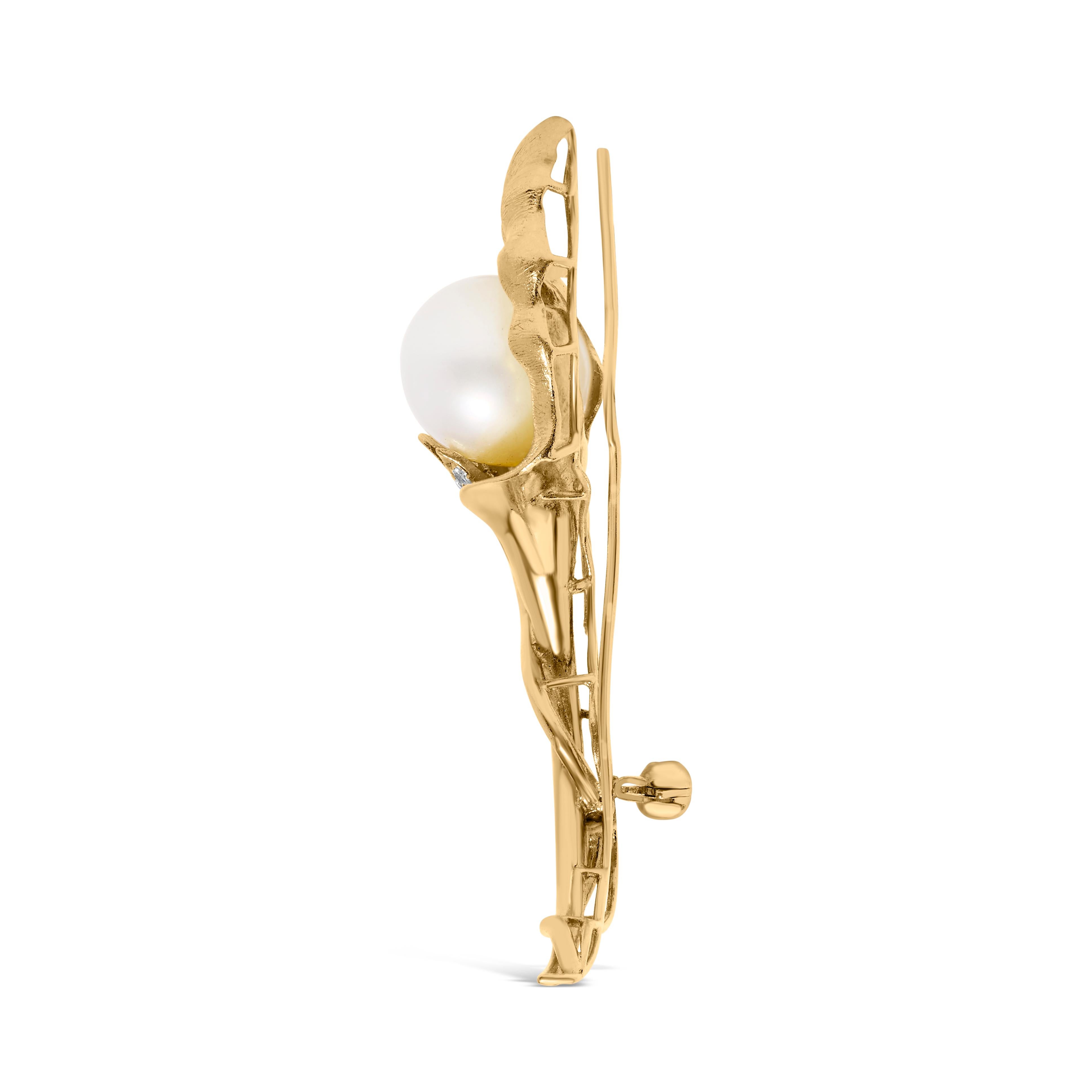 Modern 18K Yellow Gold 2/5 Cttw Diamond and Cultured South Sea Pearl Flower Pin Brooch For Sale