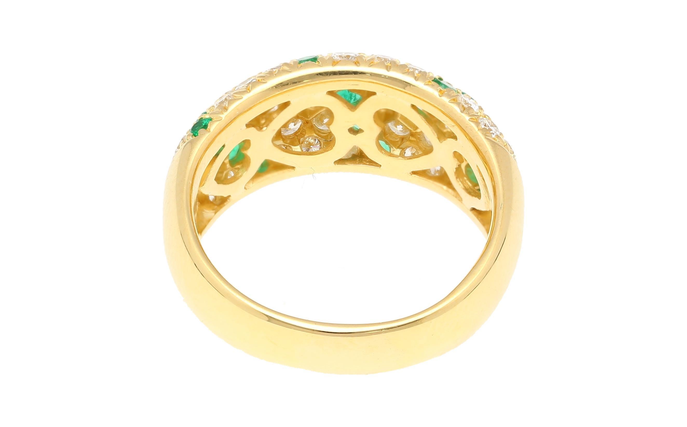 Contemporain Bague en or jaune 18K avec émeraude et diamant de 2 carats en vente