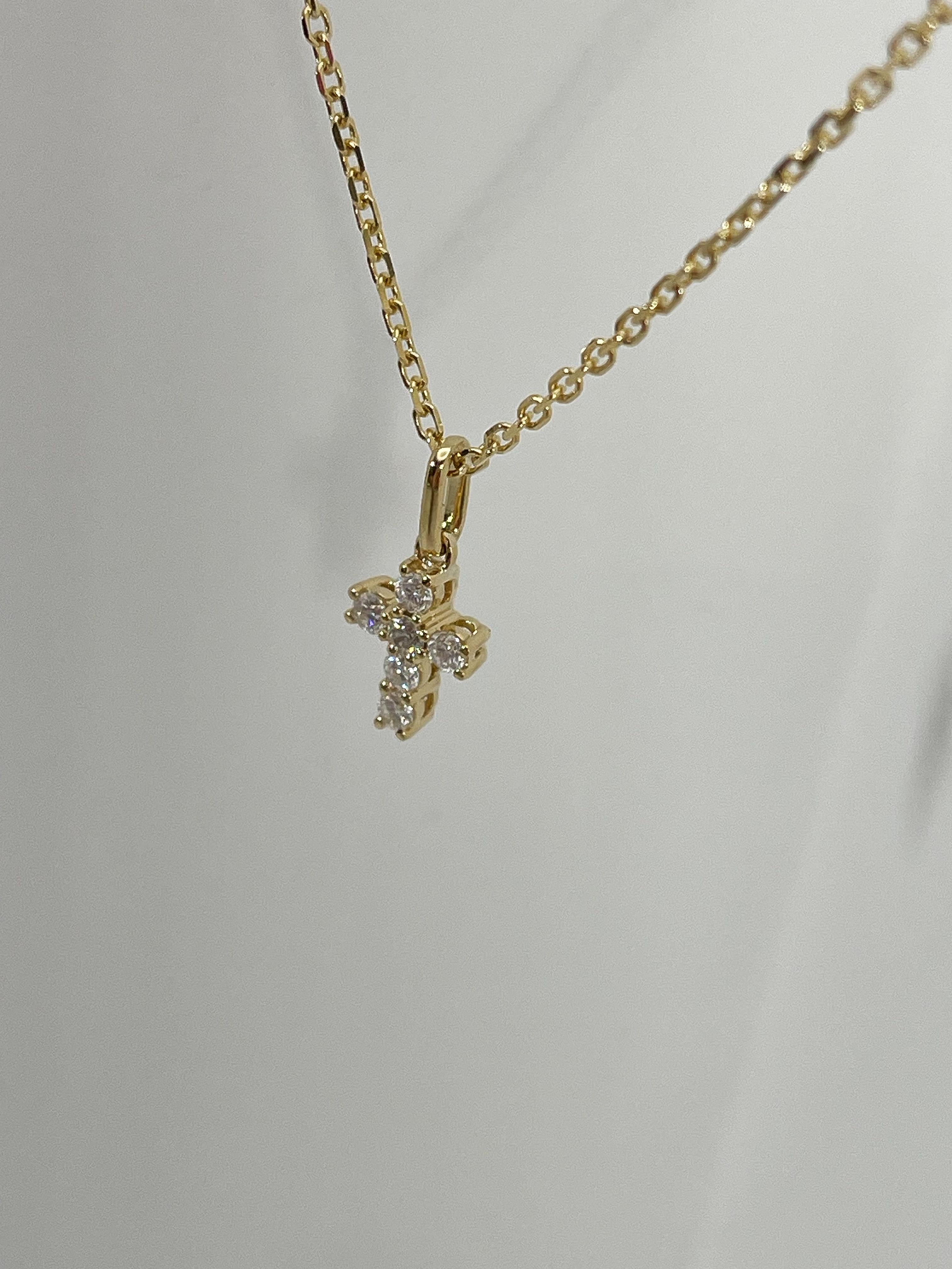 18K Yellow Gold .20 CTW Diamond Cross Pendant Necklace  In Excellent Condition For Sale In Stuart, FL