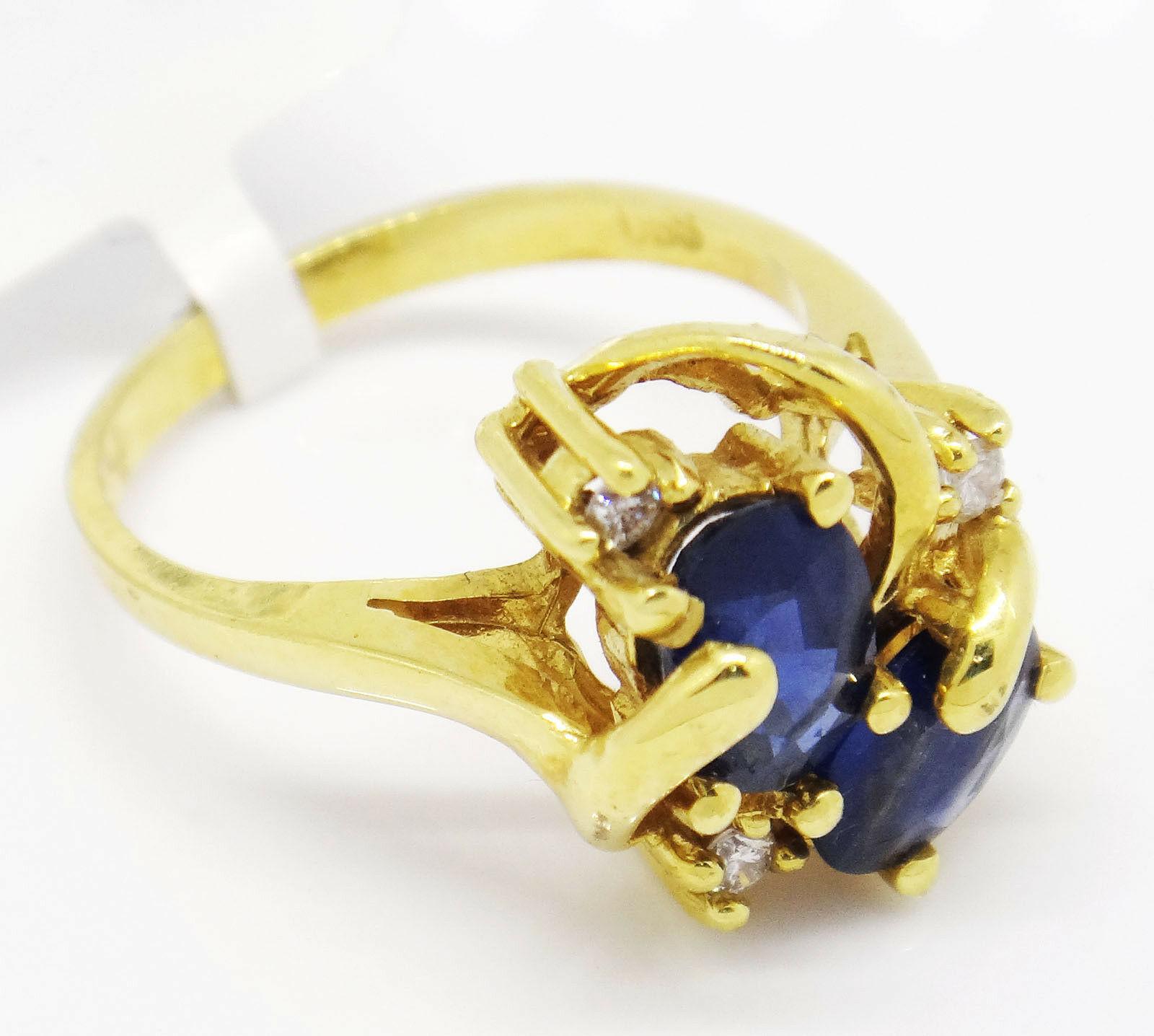 18 Karat Yellow Gold 2.00 Carat Oval Sapphires and Diamonds Ring In New Condition For Sale In New York, NY