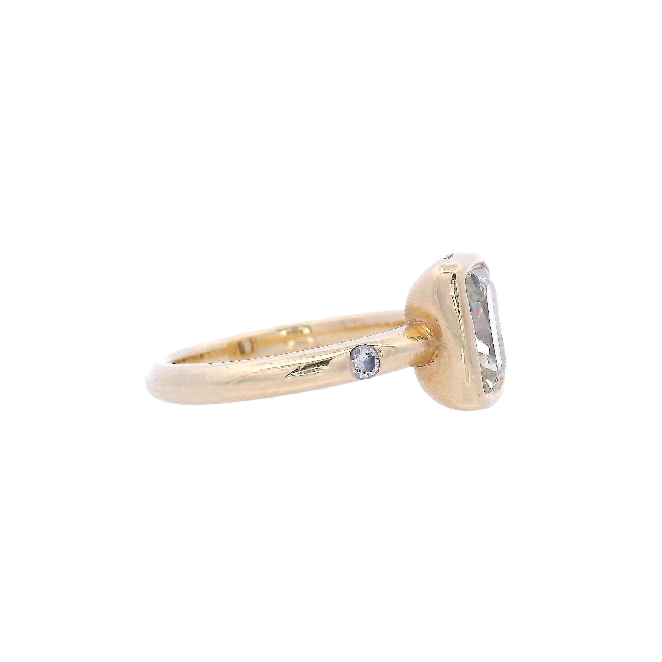 Oro amarillo de 18 quilates 2,01 ct. Anillo de diamante amarillo fantasía en Bueno estado para la venta en Aventura, FL