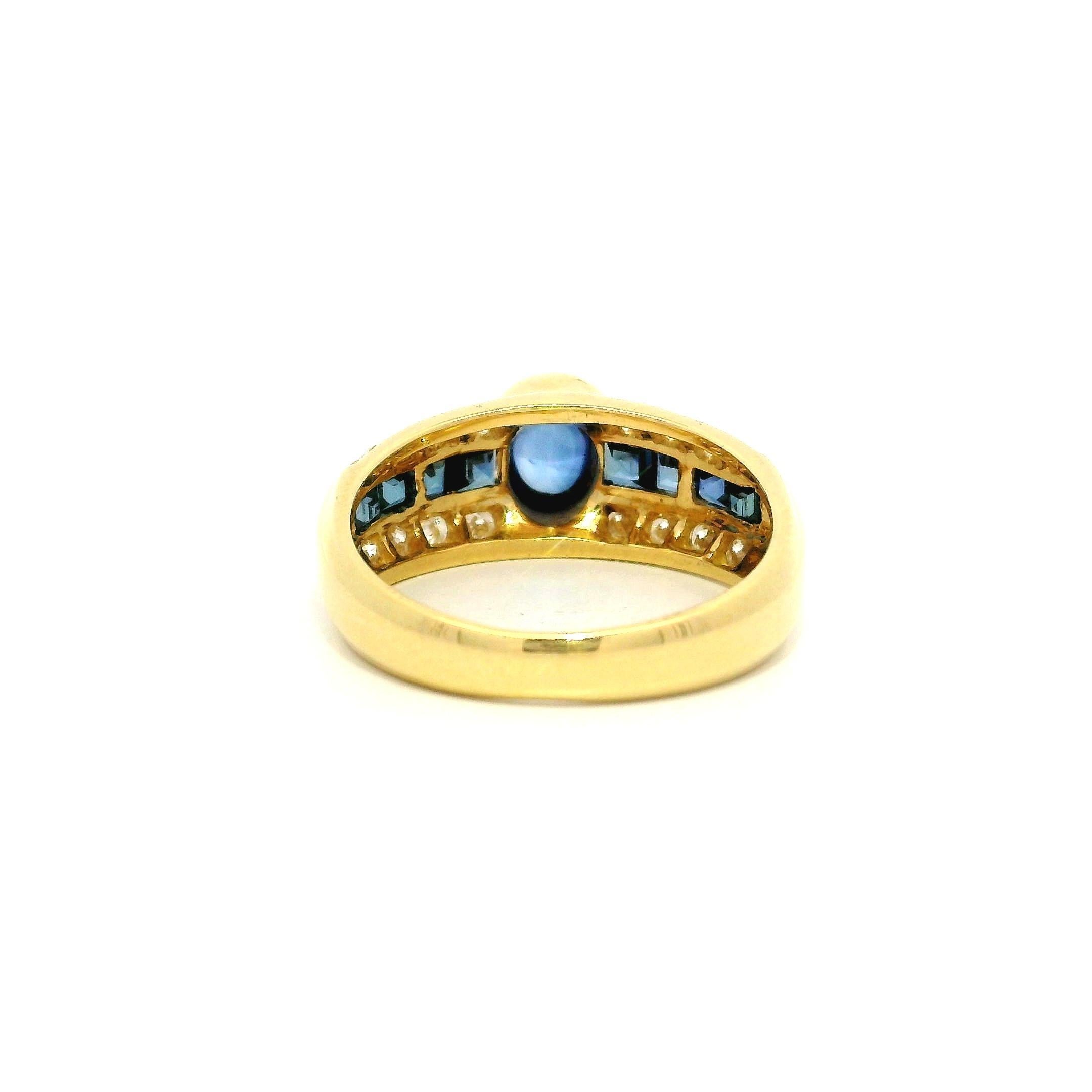 Anillo de oro amarillo de 18 quilates con zafiro cabujón y diamantes de alta calidad de 2,01 ctw en Excelente estado para la venta en Montclair, NJ