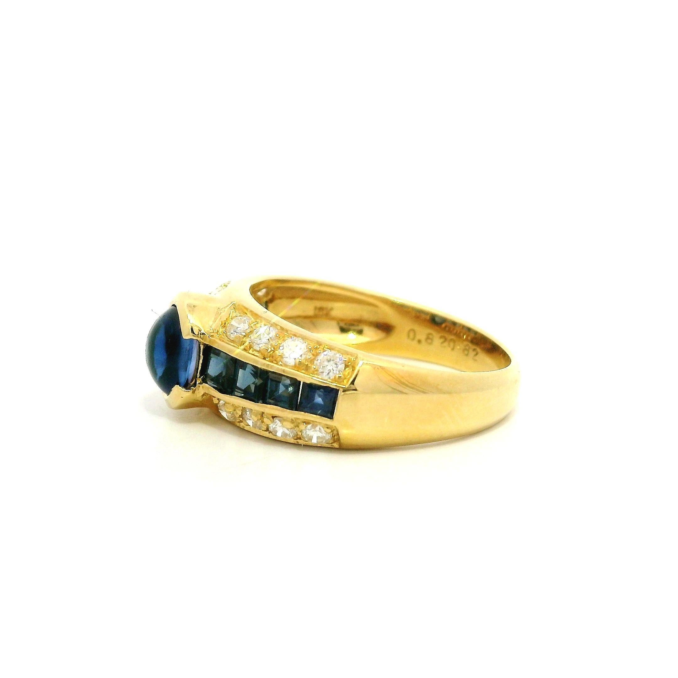 De las mujeres Anillo de oro amarillo de 18 quilates con zafiro cabujón y diamantes de alta calidad de 2,01 ctw en venta