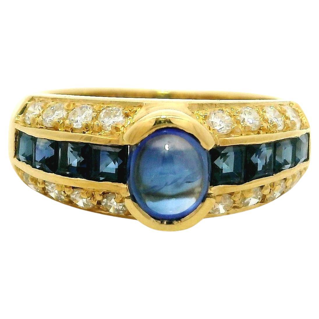 Anillo de oro amarillo de 18 quilates con zafiro cabujón y diamantes de alta calidad de 2,01 ctw en venta