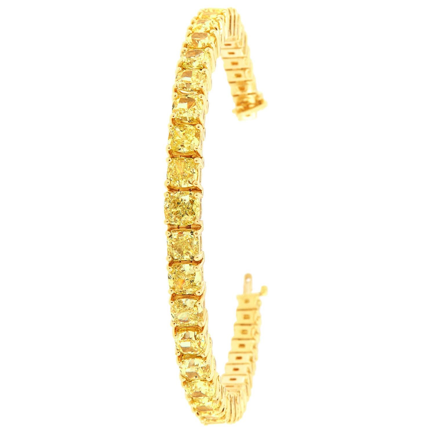 Cushion Cut 18K Yellow Gold 20.5 Carat Yellow Cushion Shape Graduate Bracelet