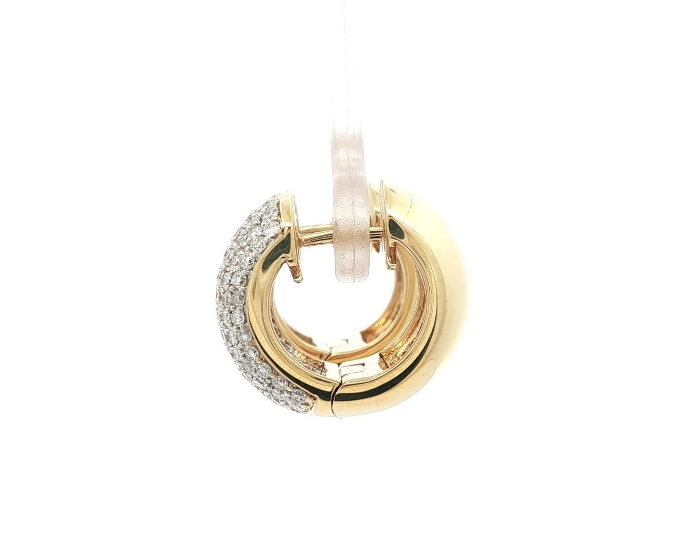 Orecchini Huggie a cerchio largo in oro giallo 18k con diamanti a pavé brillanti da 2,08 ct. in vendita 4