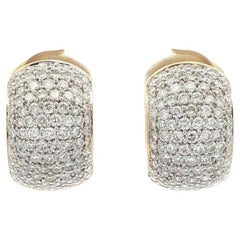 Orecchini Huggie a cerchio largo in oro giallo 18k con diamanti a pavé brillanti da 2,08 ct.