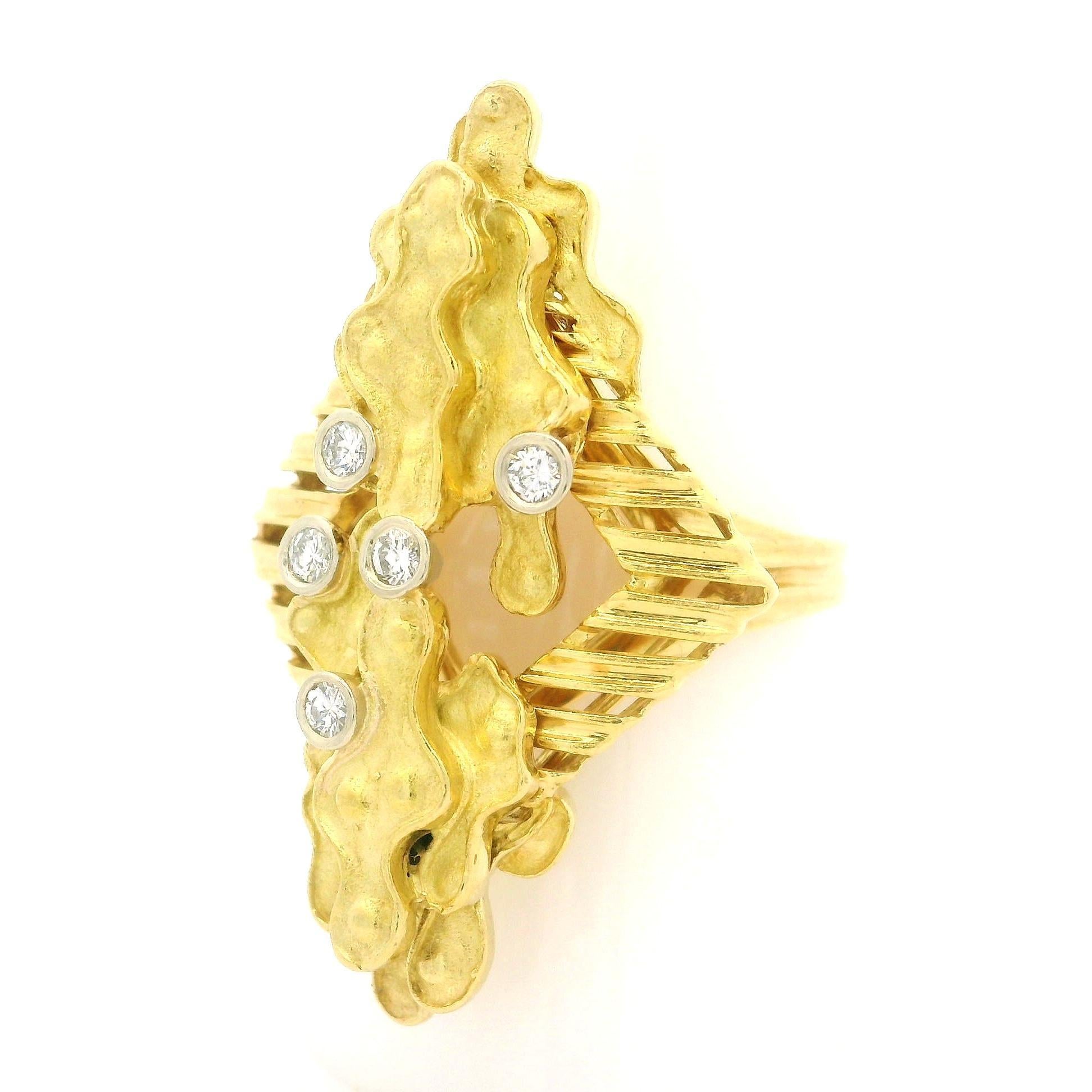 Anello geometrico a strati in oro giallo 18k con diamante da 0,20 carati a doppia finitura e texture in vendita 5