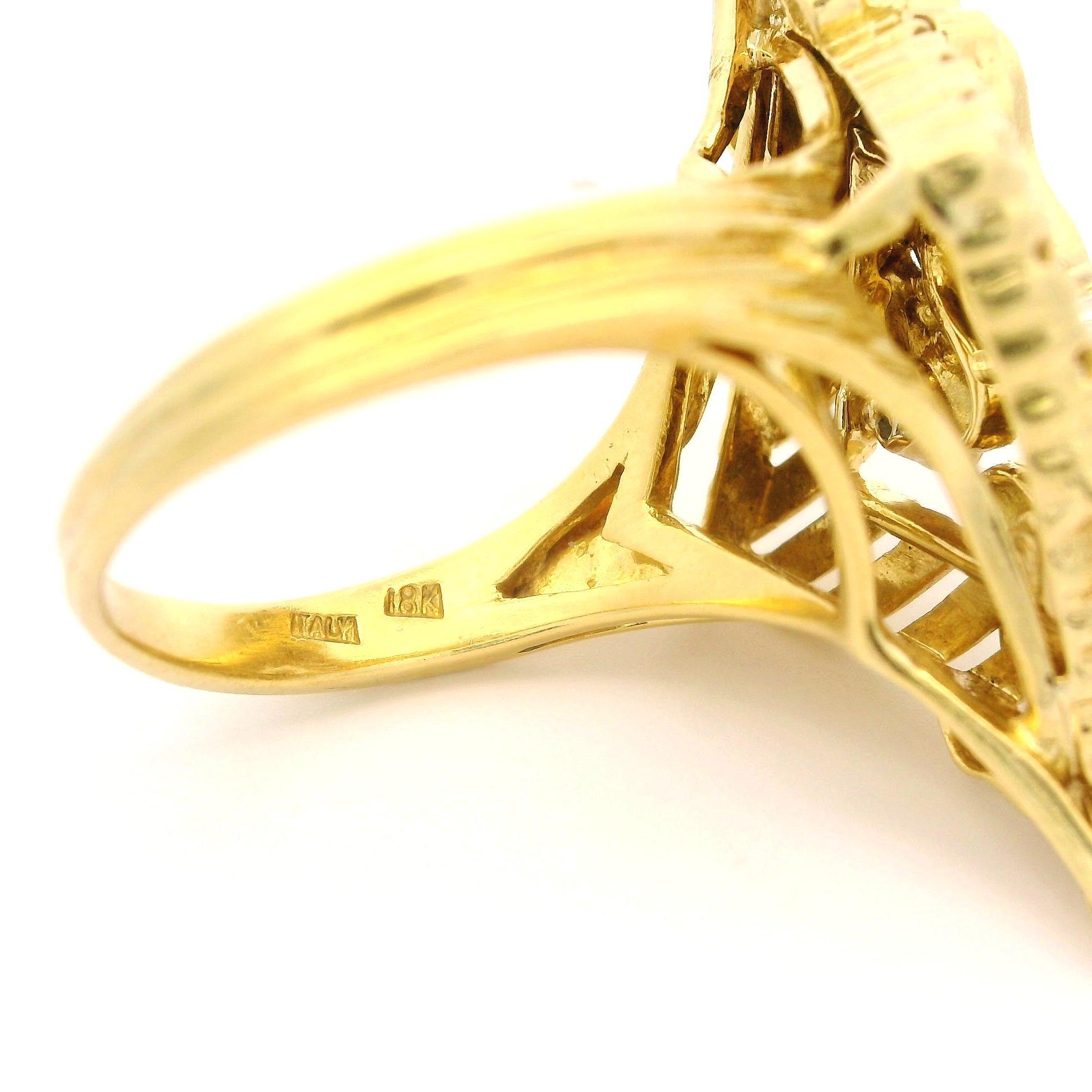 Taglio brillante Anello geometrico a strati in oro giallo 18k con diamante da 0,20 carati a doppia finitura e texture in vendita