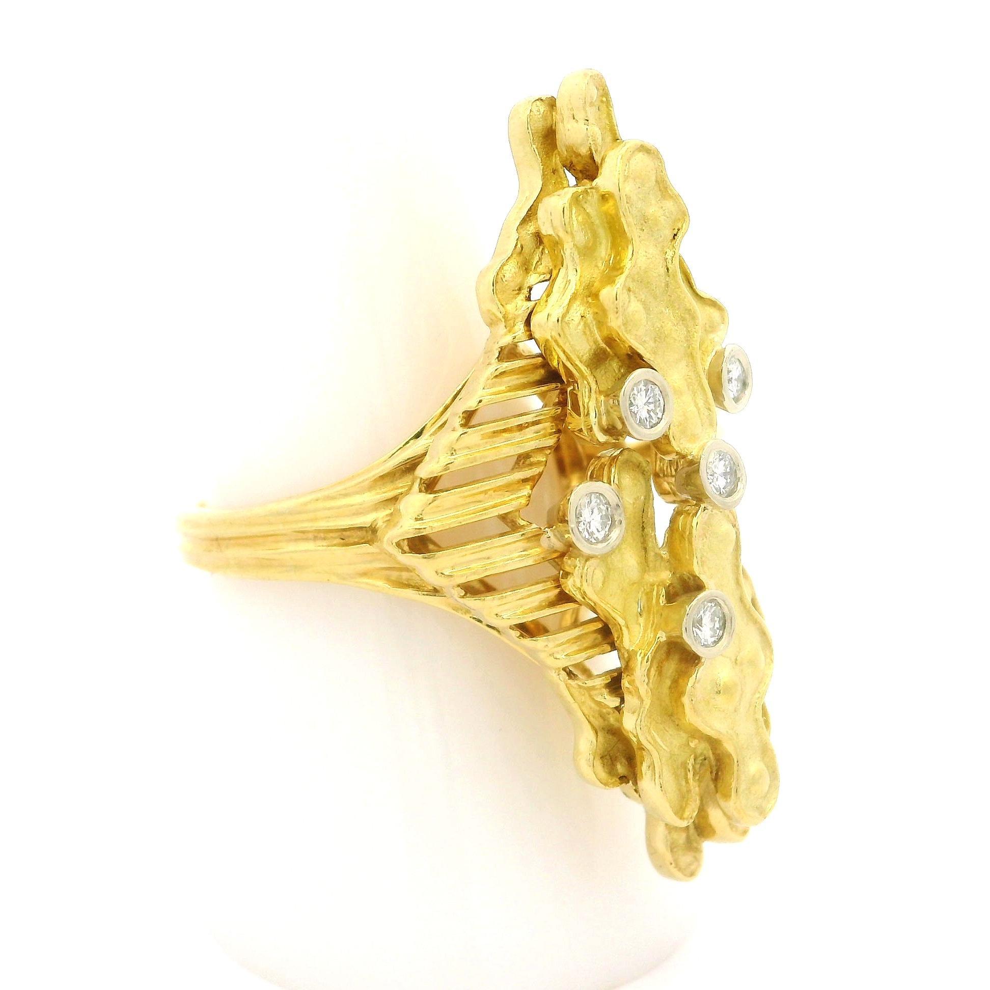 Anello geometrico a strati in oro giallo 18k con diamante da 0,20 carati a doppia finitura e texture in vendita 2