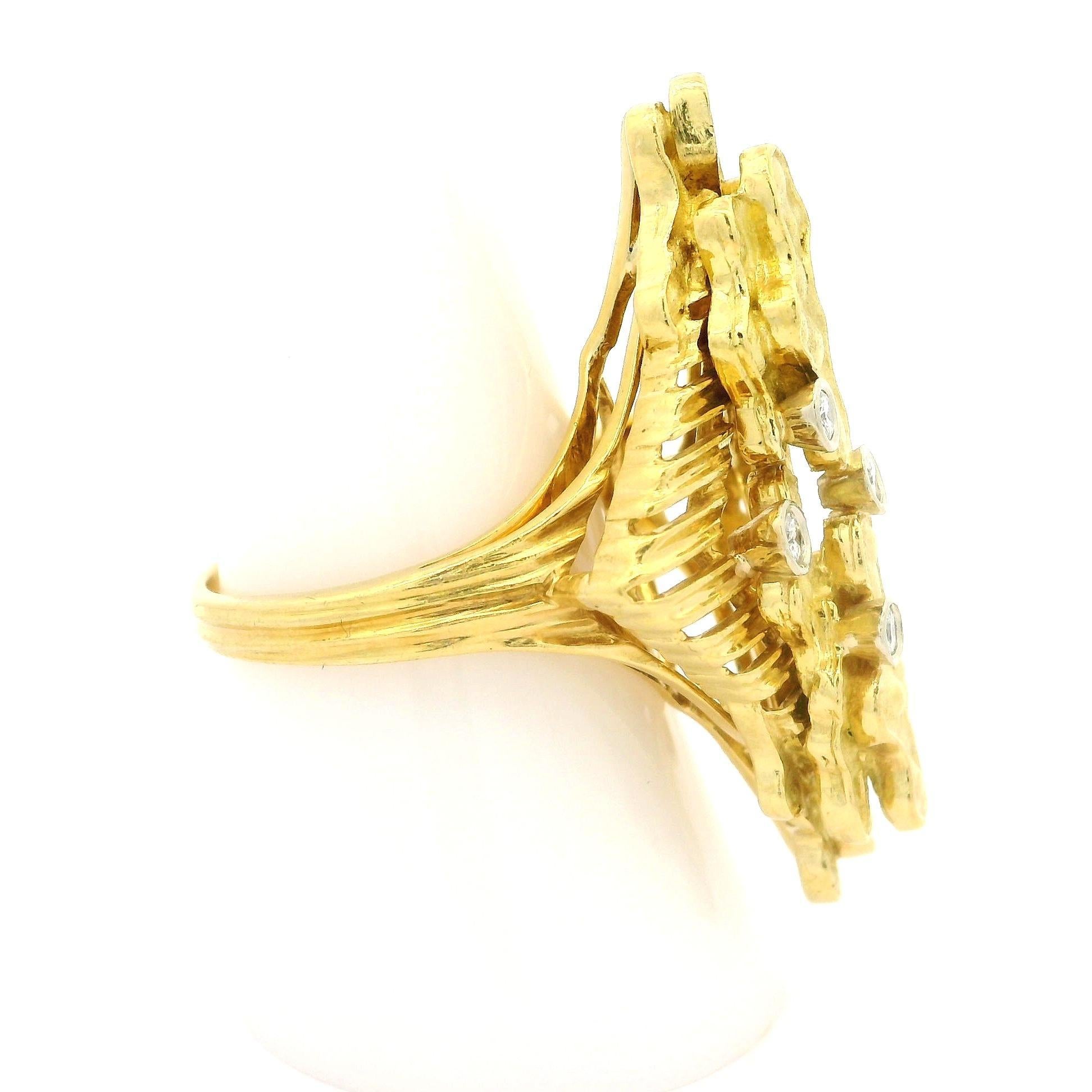 Anello geometrico a strati in oro giallo 18k con diamante da 0,20 carati a doppia finitura e texture in vendita 3