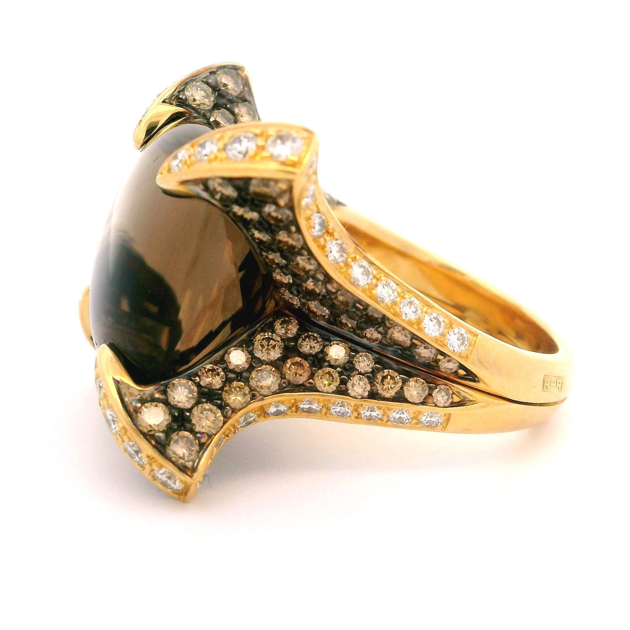 Anello in oro giallo 18k con quarzo fumé cabochon e diamanti colorati da 21 carati in vendita 7