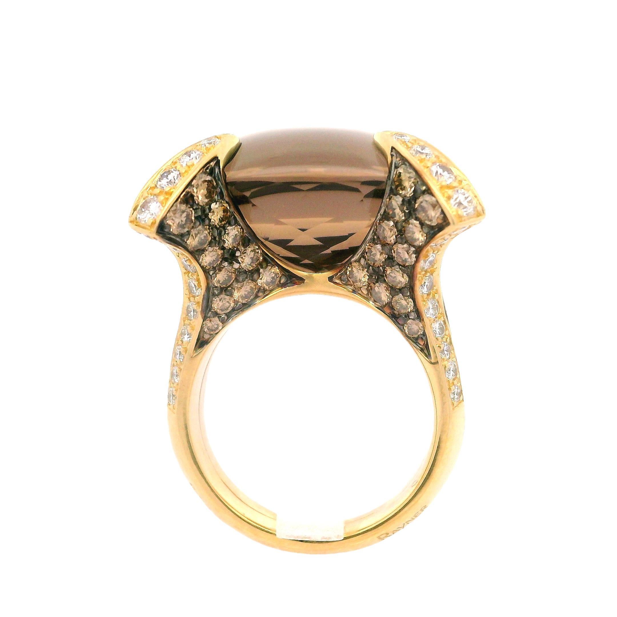 Cabochon Anello in oro giallo 18k con quarzo fumé cabochon e diamanti colorati da 21 carati in vendita
