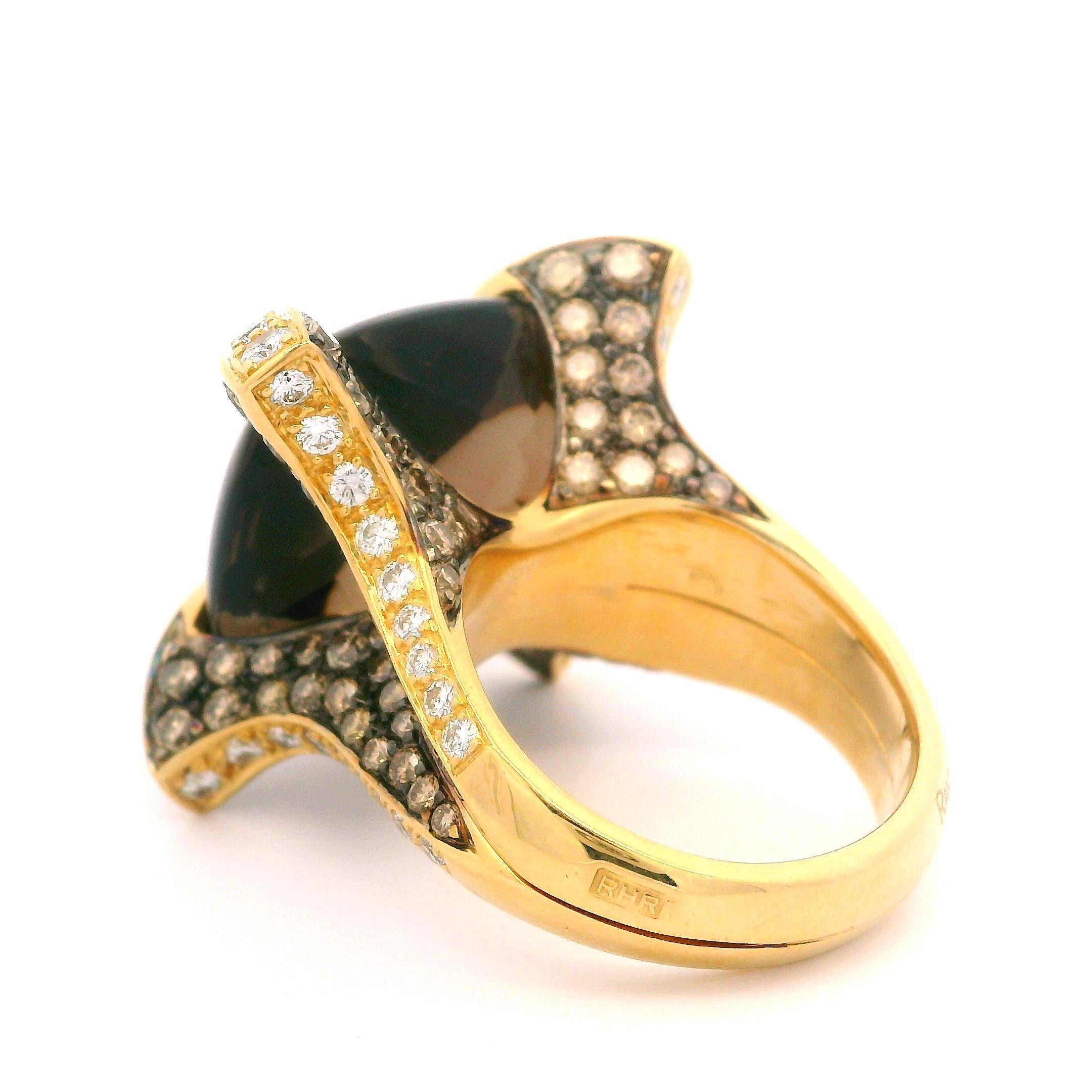 Anello in oro giallo 18k con quarzo fumé cabochon e diamanti colorati da 21 carati In condizioni ottime in vendita a Montclair, NJ
