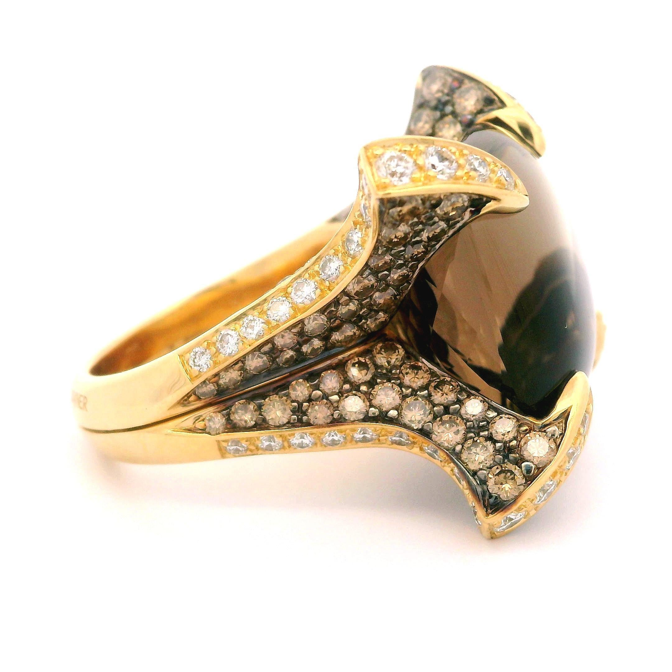 Anello in oro giallo 18k con quarzo fumé cabochon e diamanti colorati da 21 carati in vendita 4