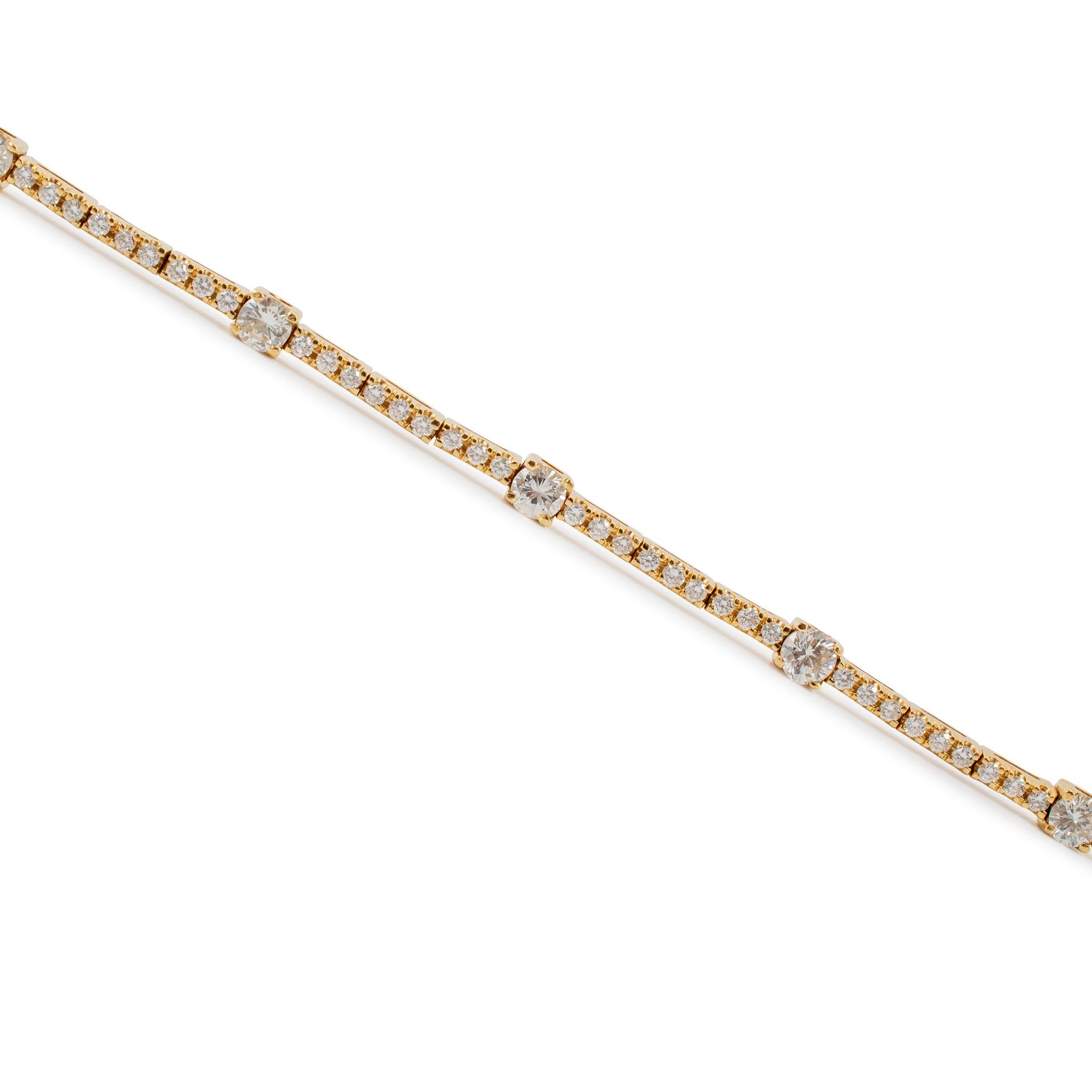 Género: Unisex

Tipo de metal: Oro amarillo de 18 quilates

Longitud: 7,00 pulgadas

Anchura: 3,50 mm estrechándose hasta 1,90 mm

Peso: 9.21 gramos

Pulsera de tenis de diamantes de oro amarillo de 18 quilates. Se comprobó el metal y se determinó