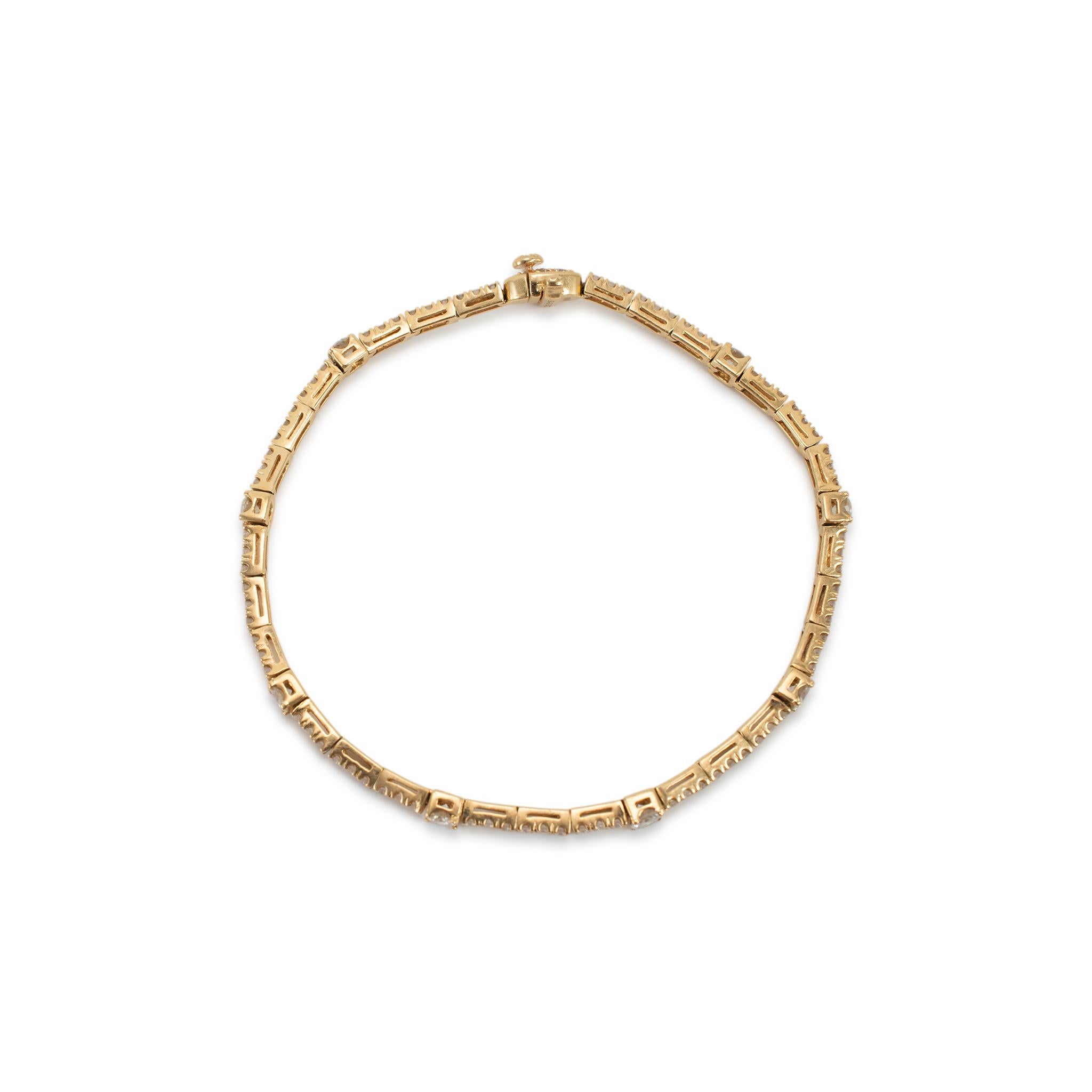 Pulsera de Tenis con Estación de Diamantes de 2,21 ct en Oro Amarillo de 18 quilates Corte redondo en venta