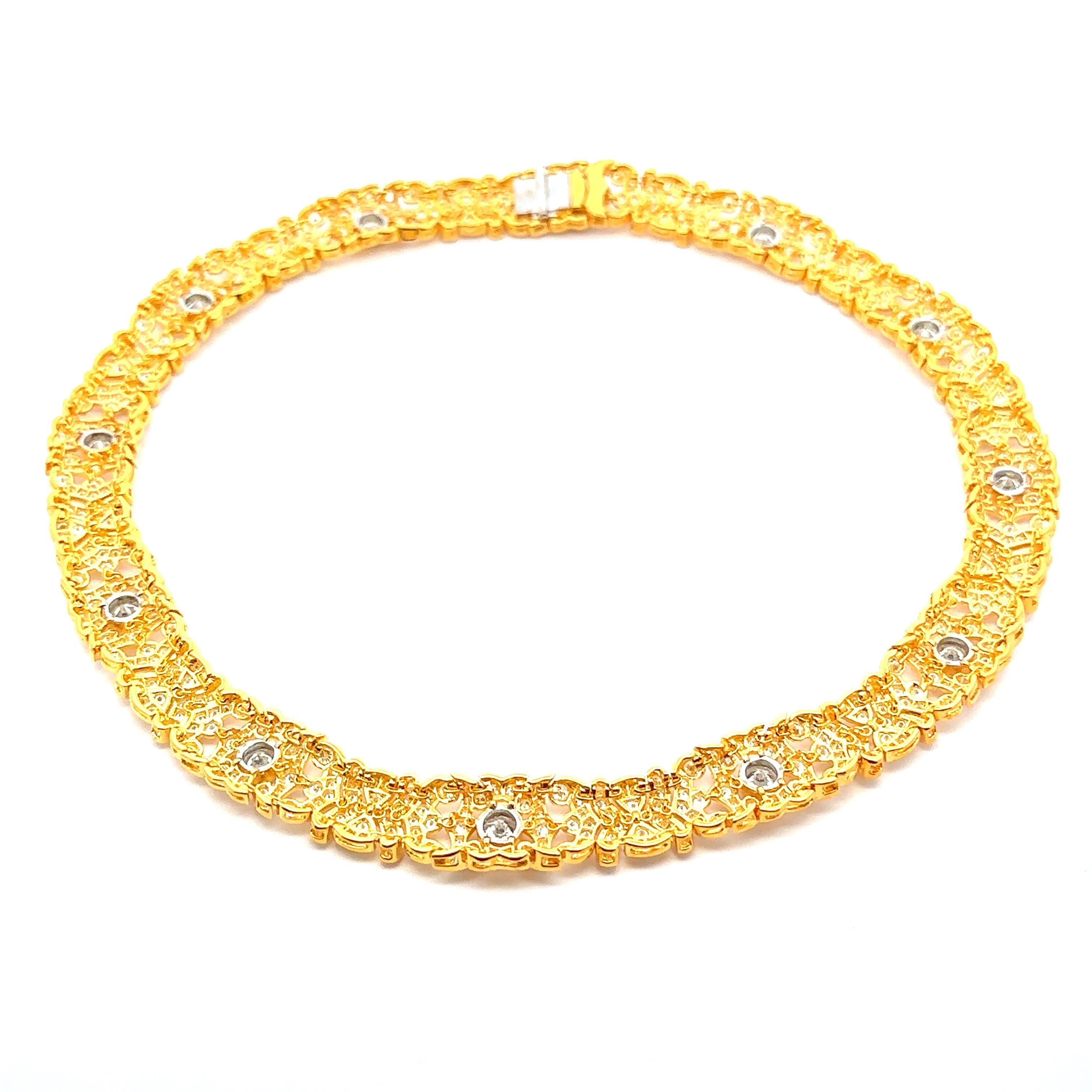 --Sons:--
12 diamants naturels authentiques - taille ronde brillante - sertis en chaton - couleur E/F - pureté VS1/VS2 - 5.52ctw exacts
720 Diamants naturels authentiques - taille ronde brillante - sertis - couleur E/G - pureté VVS2-VS2 - 16.86ctw
