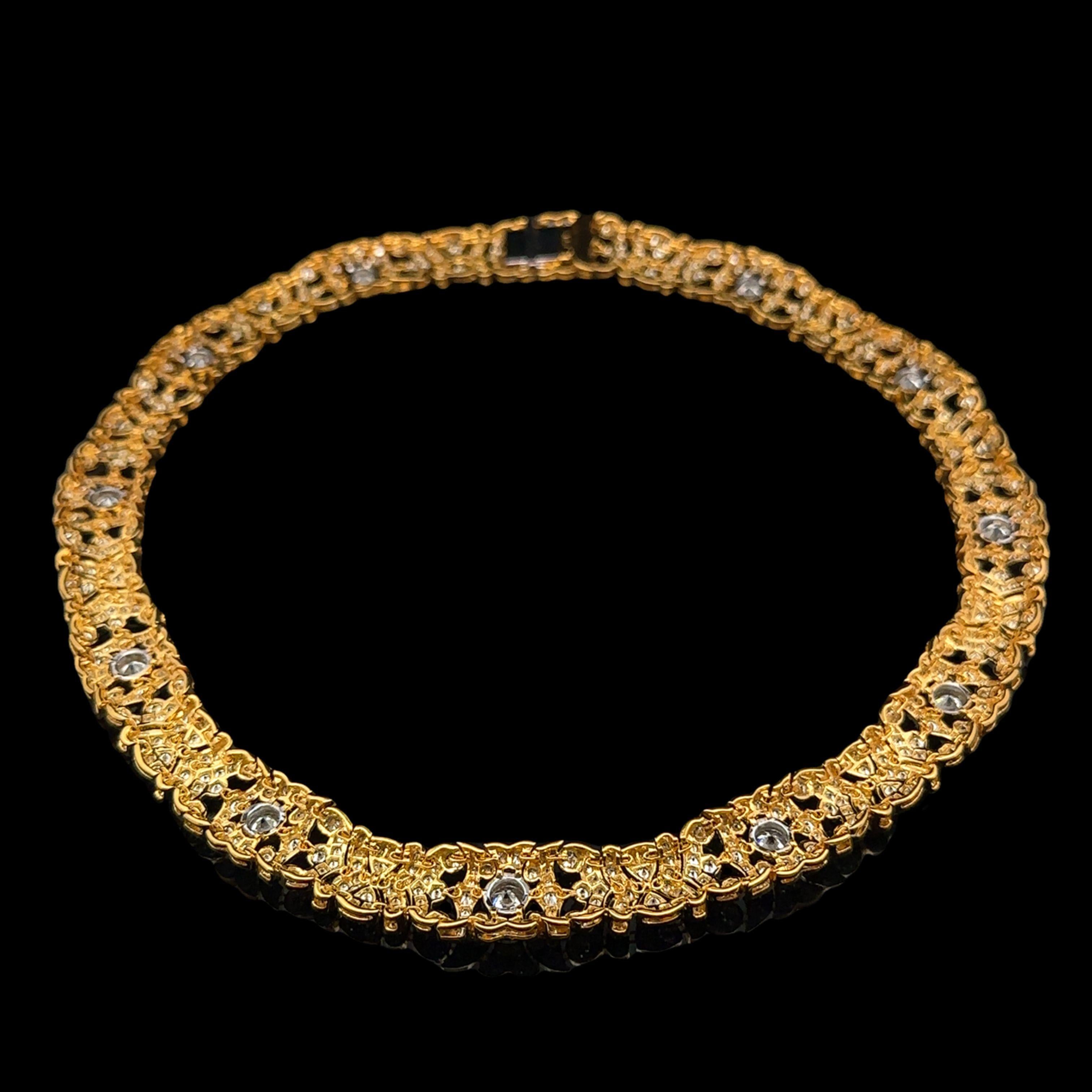Taille brillant Collier en or jaune 18 carats 22.38ctw VVS F Diamond Covered Statement Necklace en vente