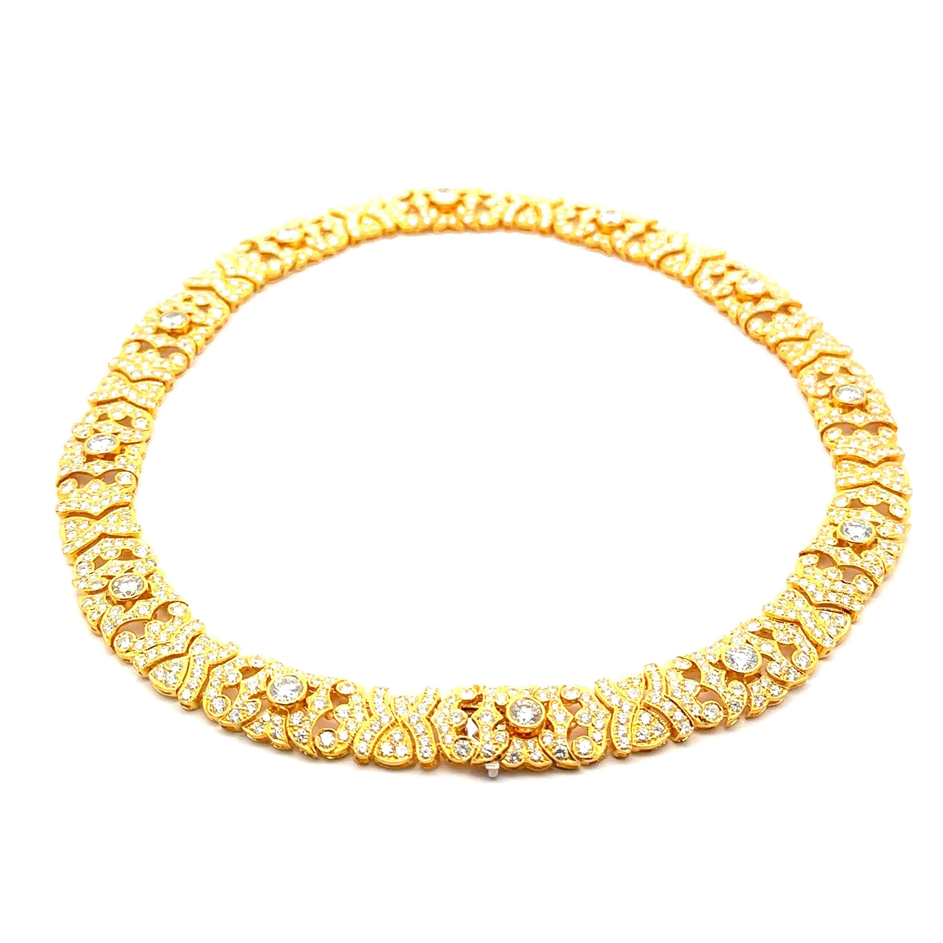 Collier en or jaune 18 carats 22.38ctw VVS F Diamond Covered Statement Necklace en vente 2