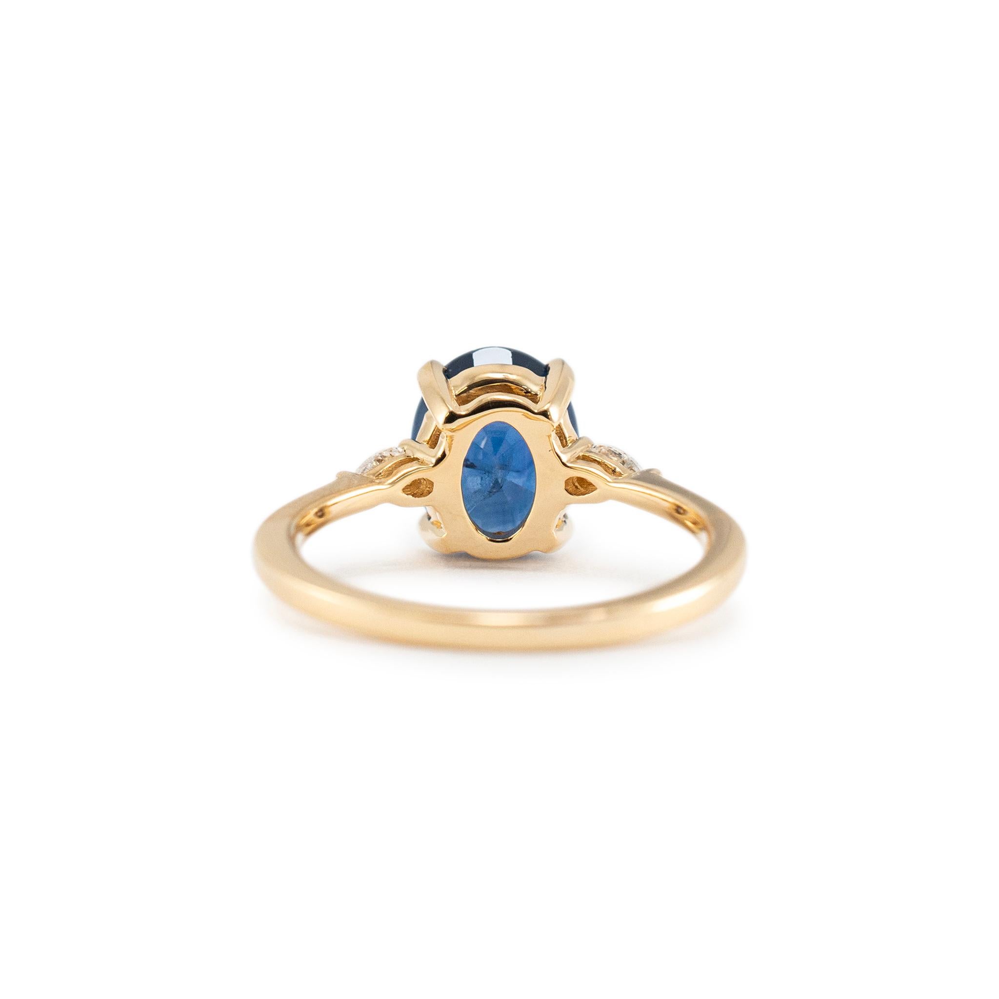 Women's 18K Yellow Gold 2.25ct Oval Sapphire Three Stone Pear Diamond Cocktail Ring For Sale