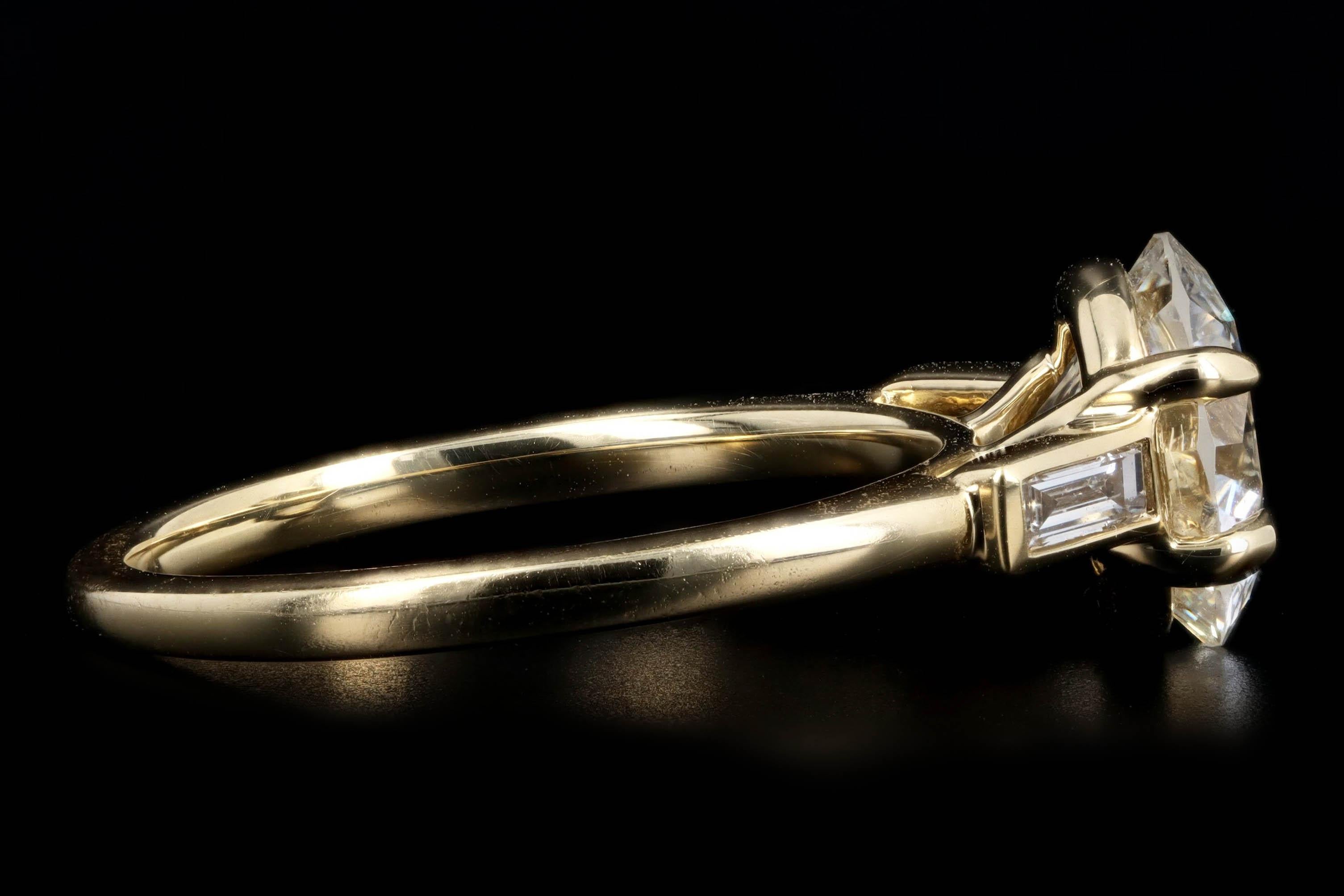 18 Karat Gelbgold 1,31 Karat runder Diamant 3 Stein Baguette Verlobungsring im Zustand „Neu“ im Angebot in Cape May, NJ