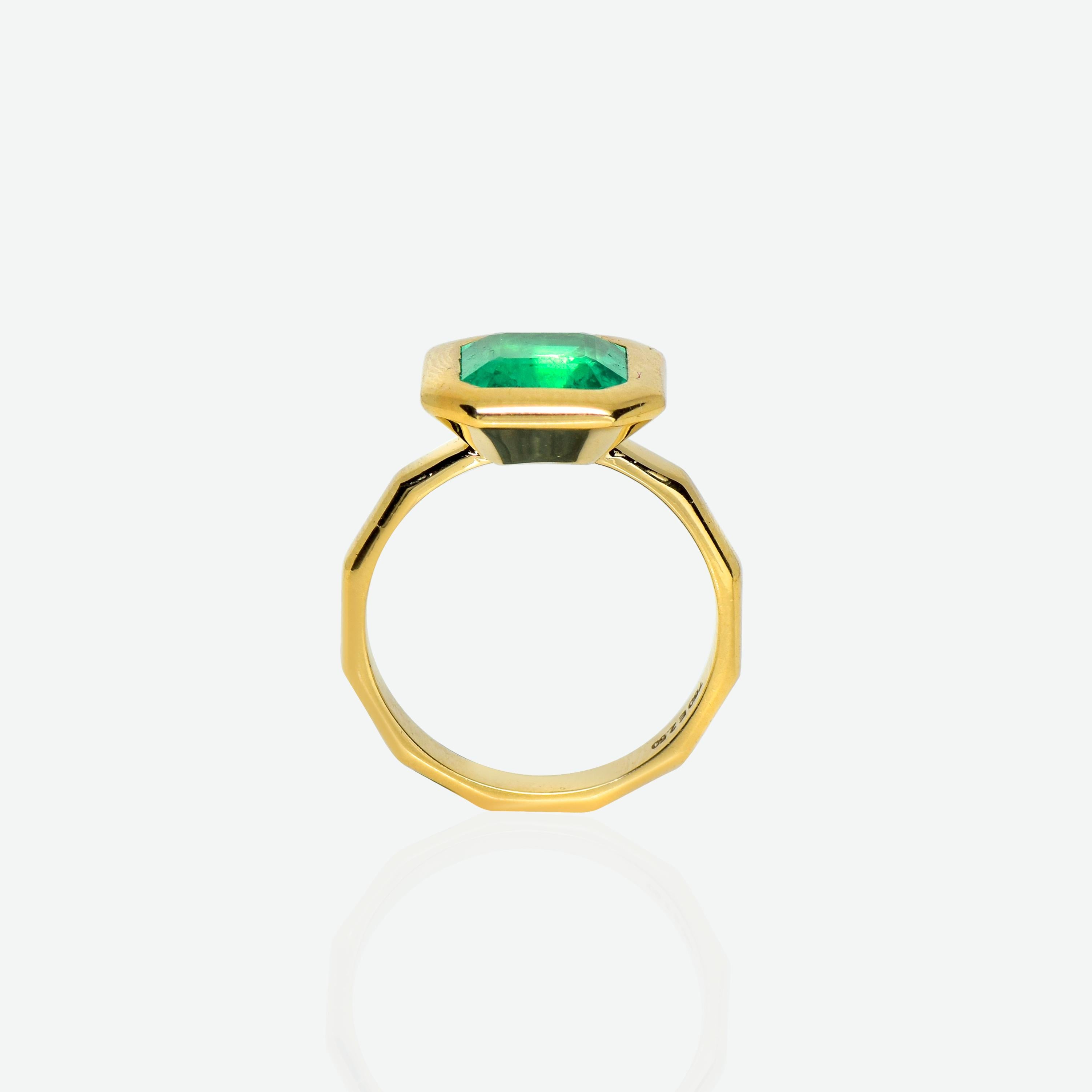 *IGI 18K Yellow Gold 2.50 Ct Natural Emerald Antique Engagement Ring In New Condition For Sale In Kaohsiung City, TW
