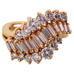 Bague en or jaune 18k avec 2.50ctw de diamant