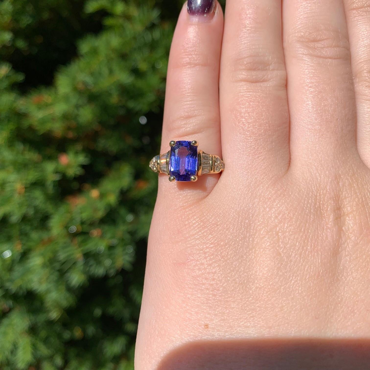 Bague en or jaune 18 carats avec tanzanite naturelle véritable de 2,59 carats et diamants '#J1811' en vente 1