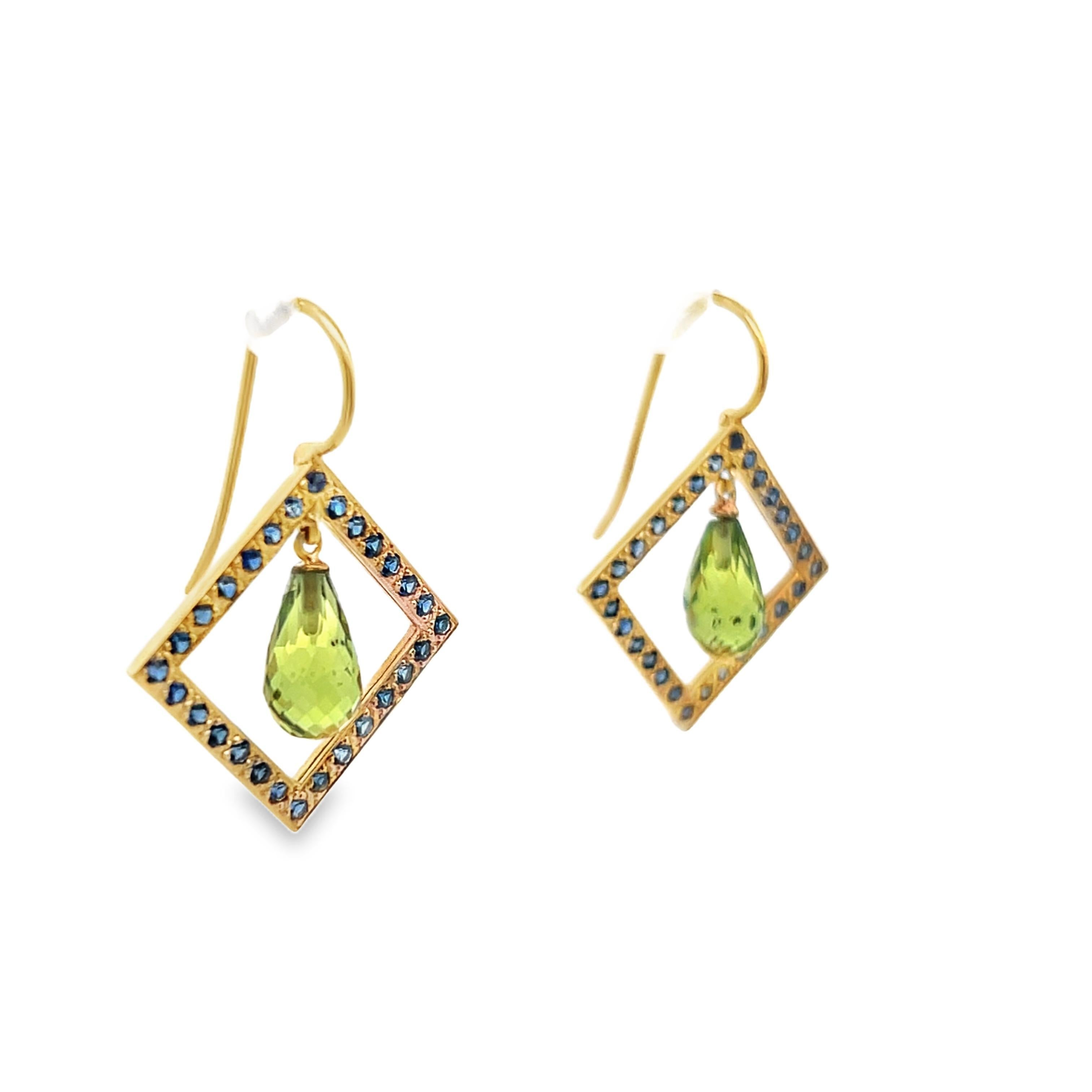 Women's 18k Yellow Gold 2.5cttw Geometric Briolette Peridot & Sapphire Dangle Earrings For Sale