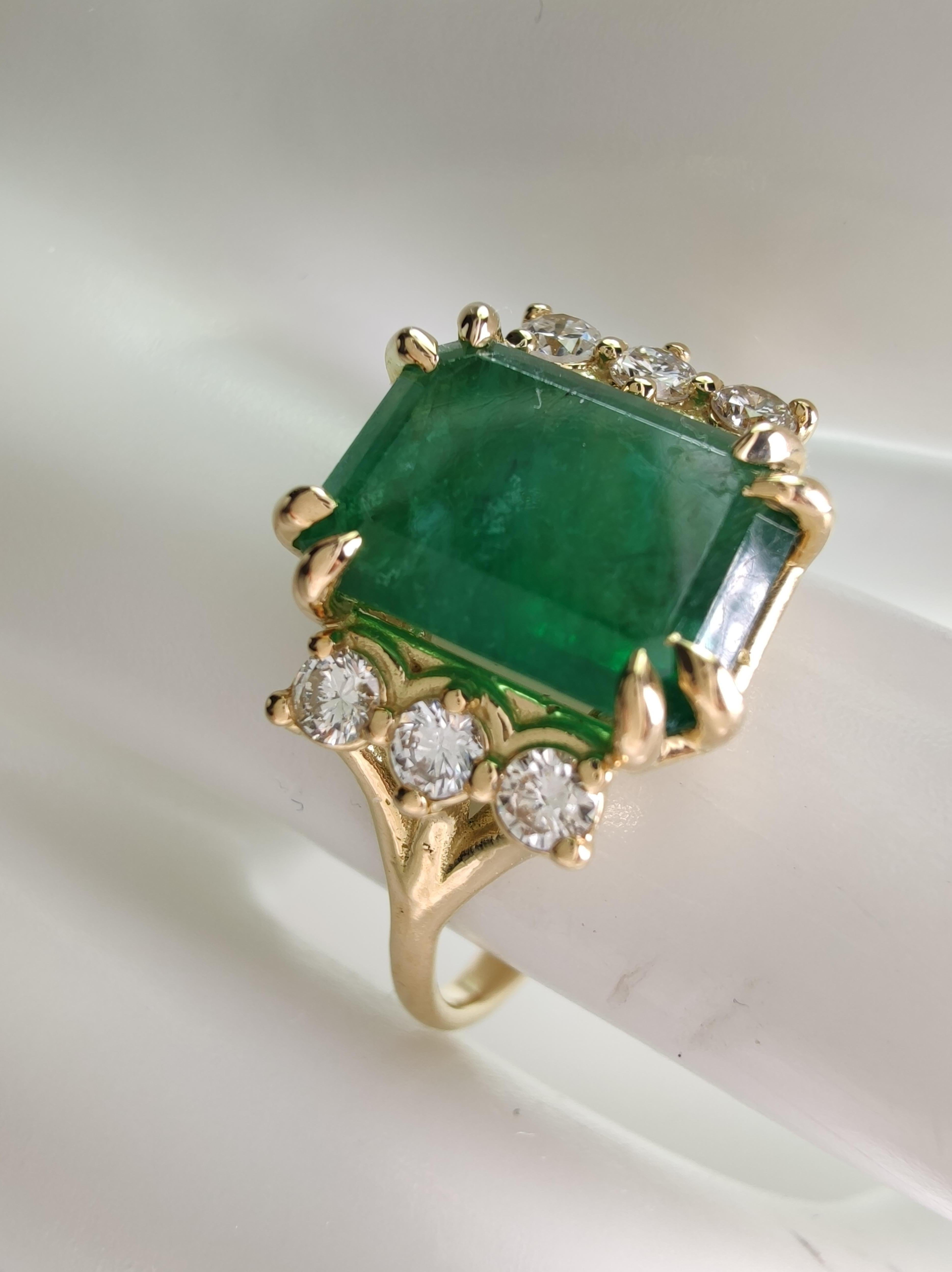 Emerald Cut 18K Yellow Gold 2.7ct Emerald Ring with Diamonds  Timeless Women’s Jewelry For Sale