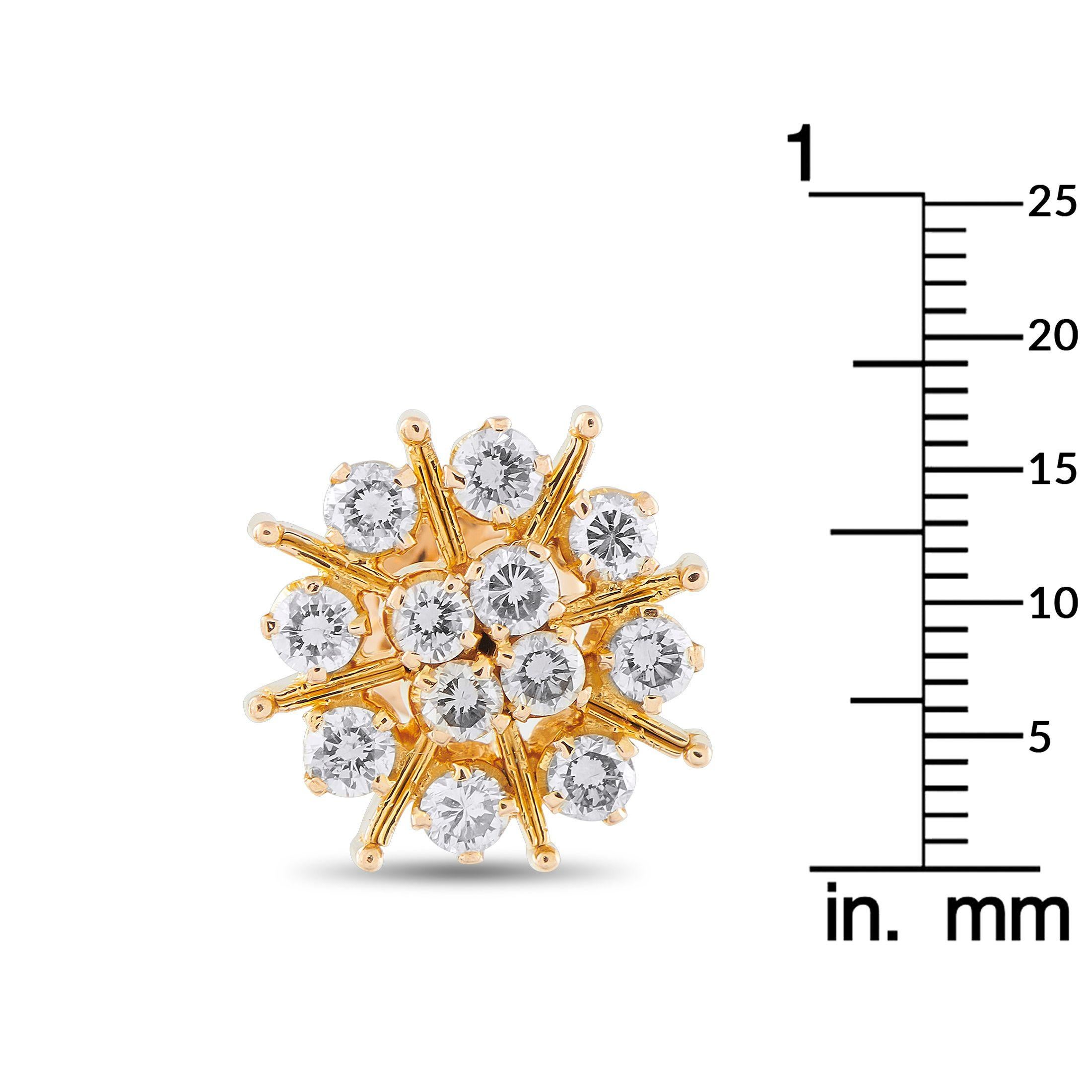 Boucles d'oreilles en or jaune 18K avec 2.82ct de diamant MF02-071825 Excellent état - En vente à Southampton, PA