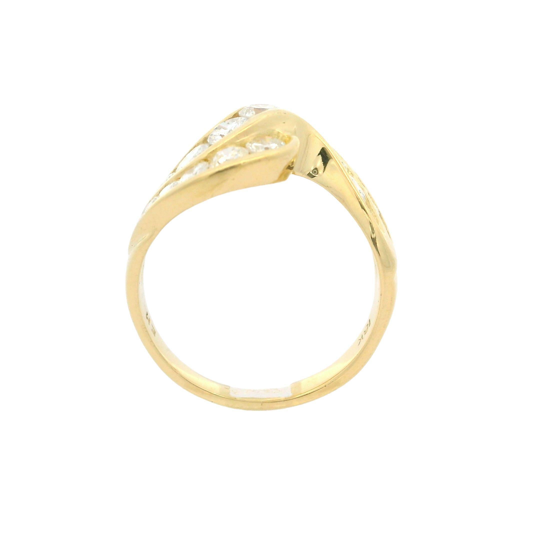 Bague jonc ondulée en or jaune 18 carats sertie de gros diamants de 2 carats Excellent état - En vente à Montclair, NJ