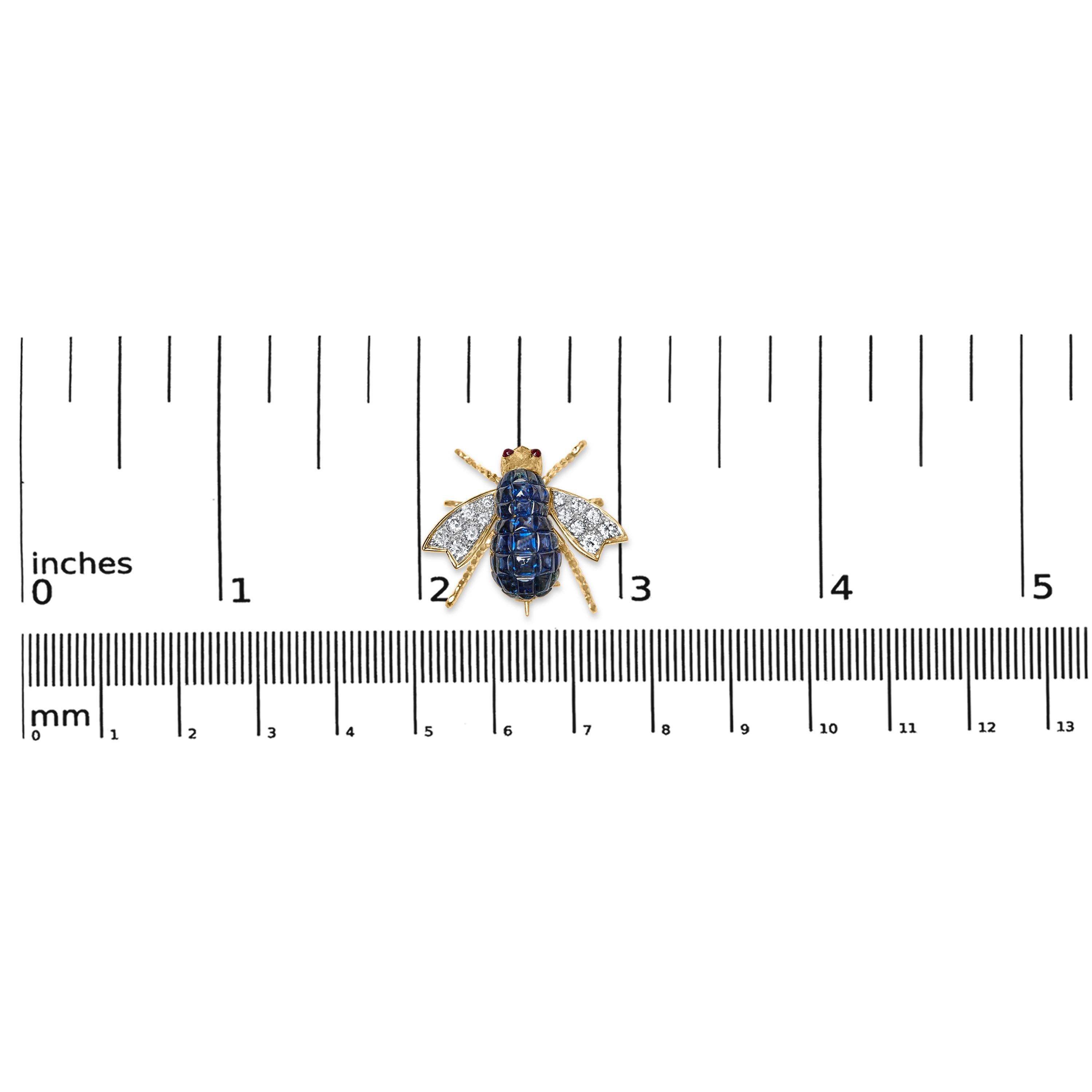 Round Cut 18K Yellow Gold 3/8 Cttw Diamond & 5 4/5 Cttw Blue Sapphire Bumblebee Brooch Pin For Sale