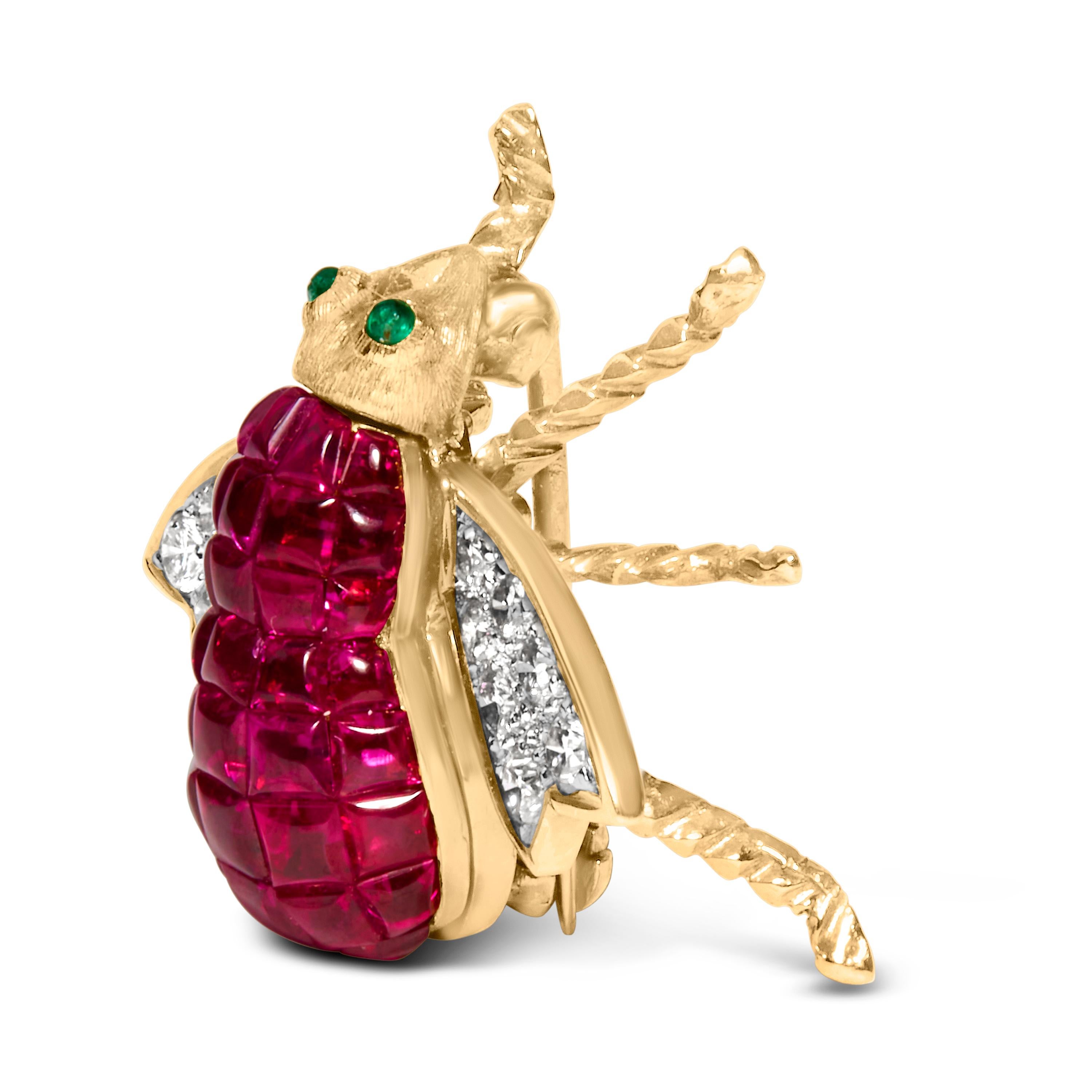 Alfiler Broche Abejorro de Oro Amarillo de 18 K con Diamante de 3/8 qt y Rubí Rojo de 6 3/4 qt Moderno en venta