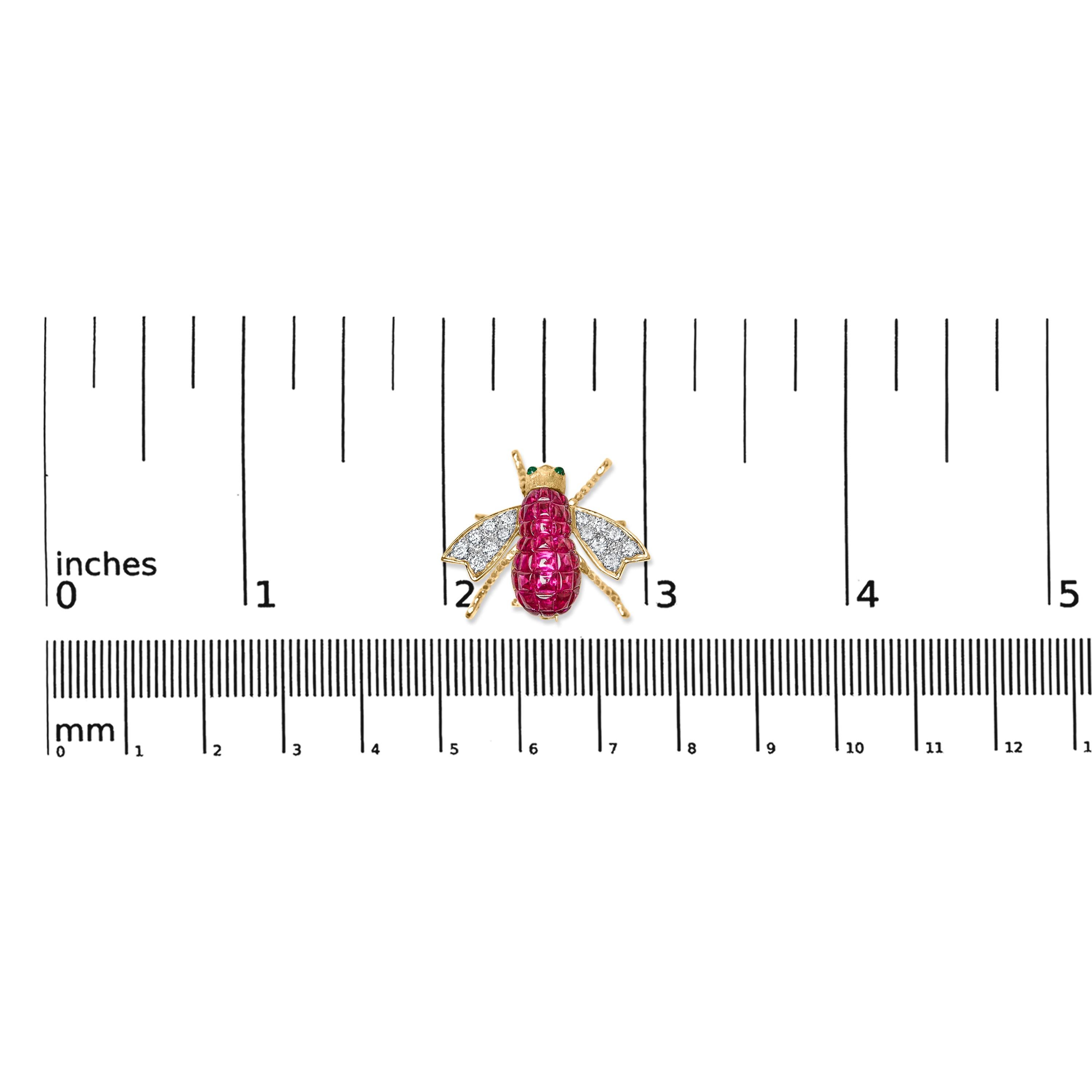 Alfiler Broche Abejorro de Oro Amarillo de 18 K con Diamante de 3/8 qt y Rubí Rojo de 6 3/4 qt Corte redondo en venta