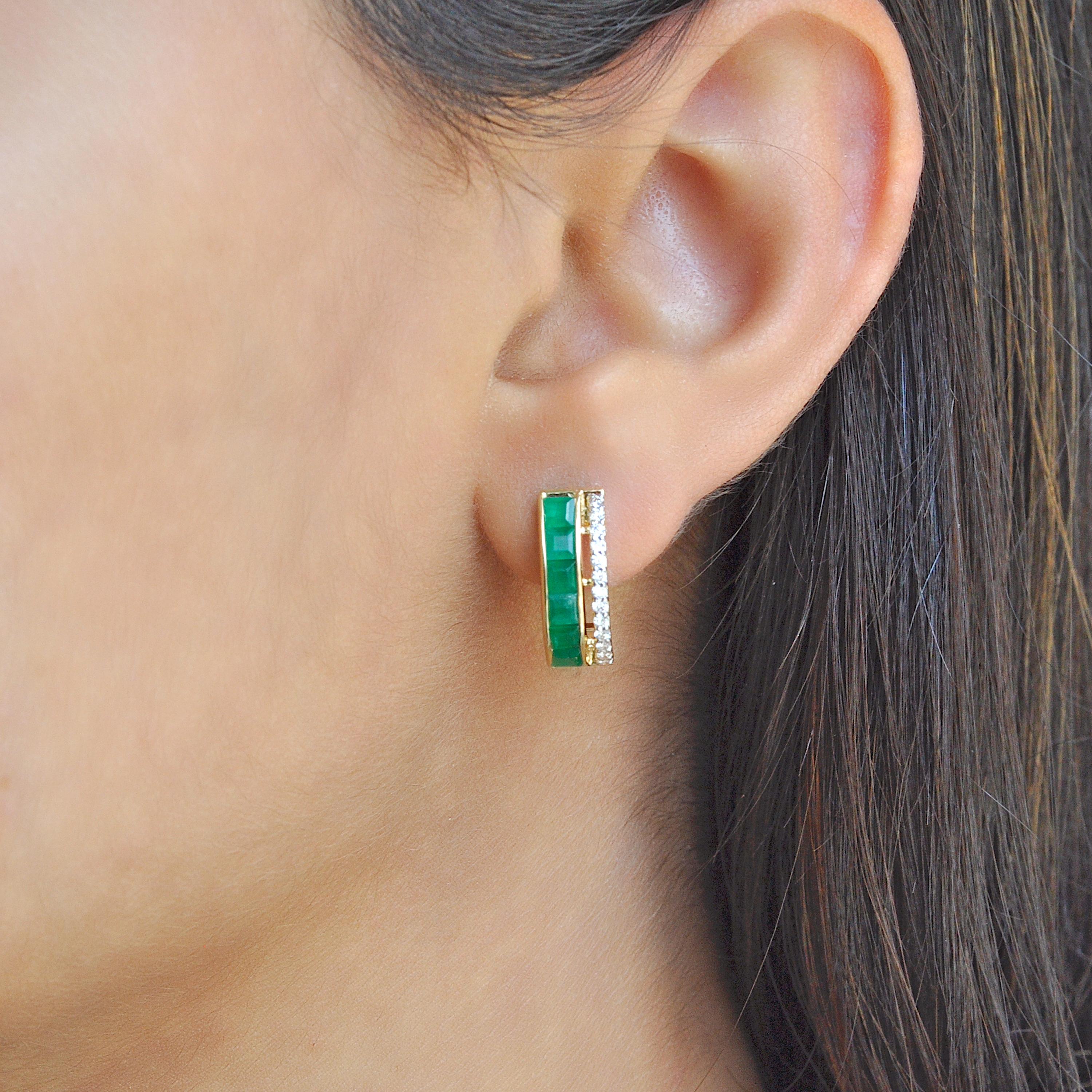 18 karat yellow gold 3mm square channel set brazilian emerald diamond hoop earrings.

Step into the world of opulence with our 18K gold 3mm emerald channel-set diamond hoop earrings, a testament to timeless elegance and refined sophistication.