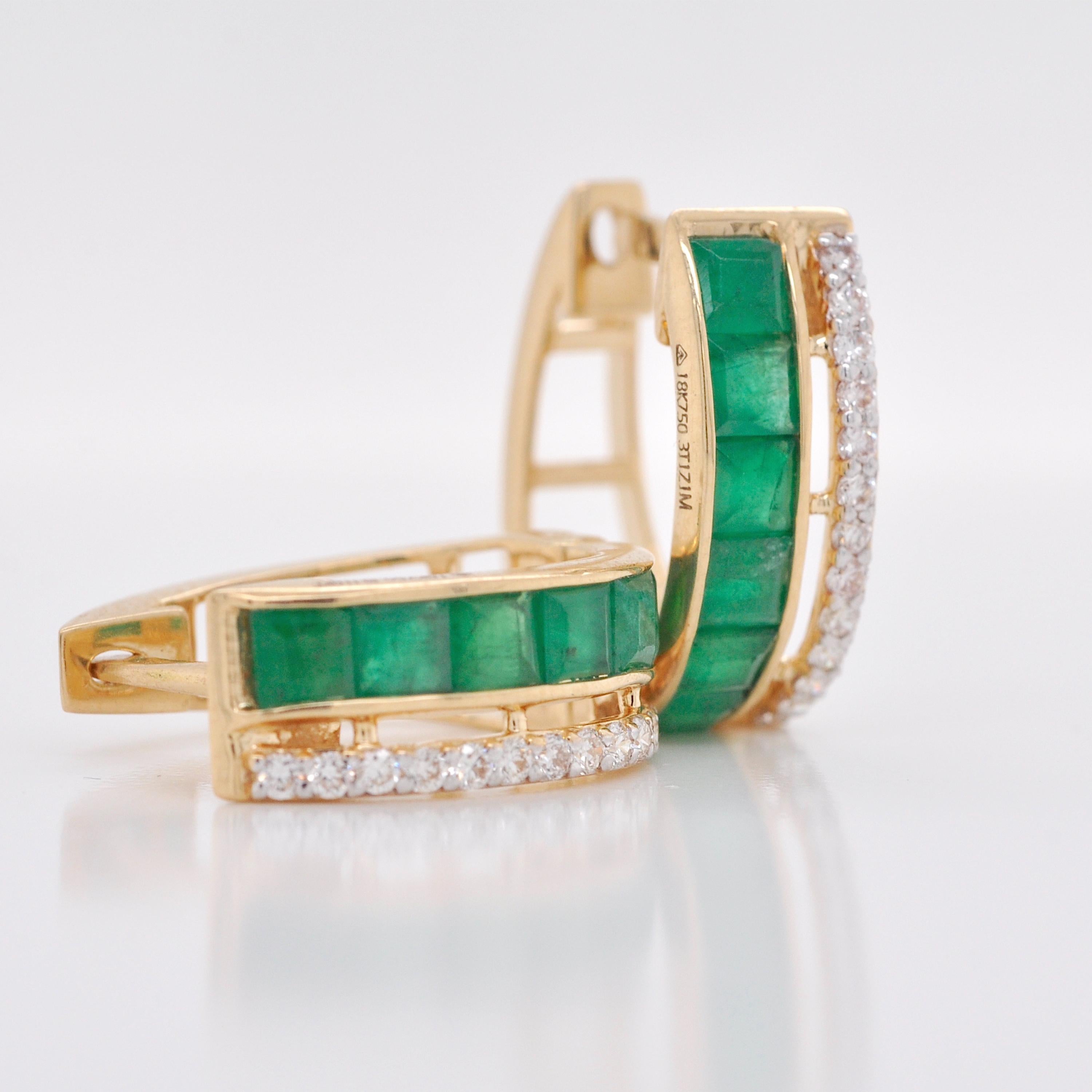 18K Yellow Gold 3 MM Square Channel-Set Brazilian Emerald Diamond Hoop Earrings In New Condition For Sale In Jaipur, Rajasthan