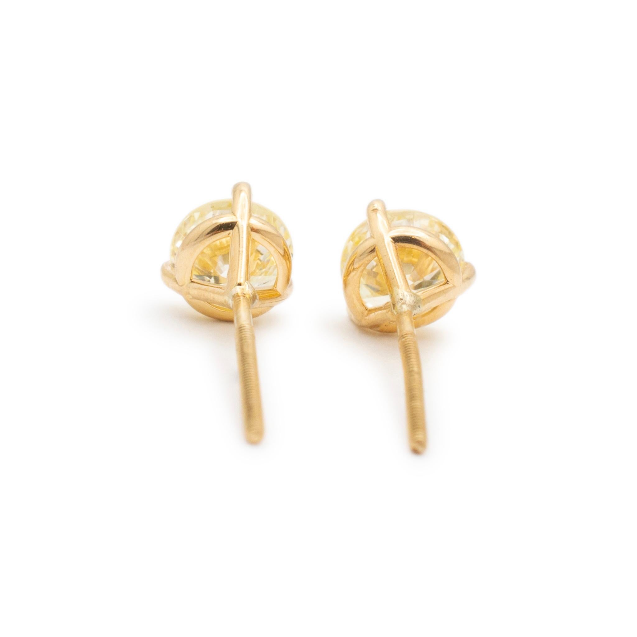 18K Yellow Gold 3-Prong Martini Diamond Stud Earrings In Excellent Condition For Sale In Houston, TX