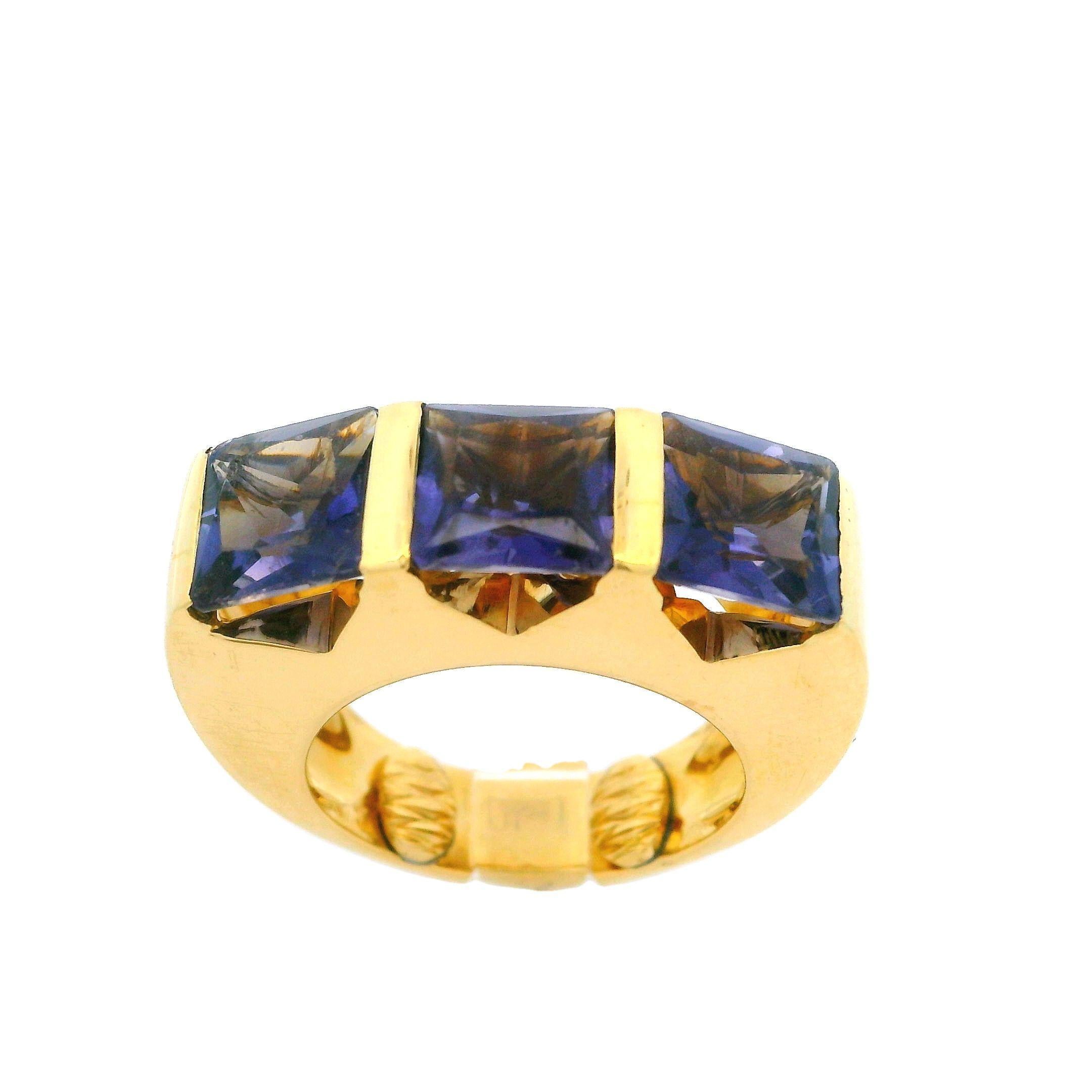 Bague à anneau substantiel en or jaune 18 carats à 3 barres carrées serties d'iolite Pour femmes en vente