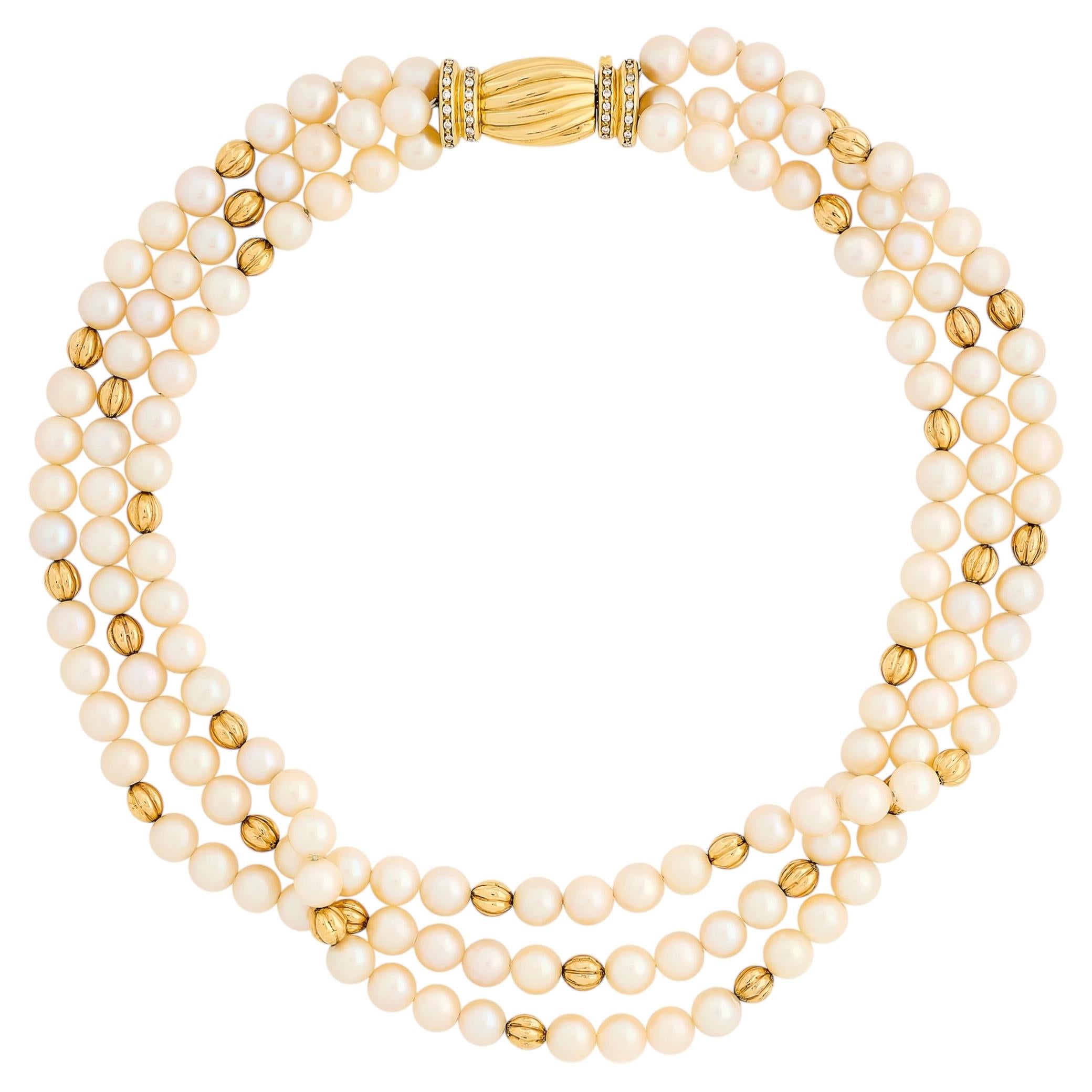 Collana di perle a tre fili in oro giallo 18K Perle di stazione in oro e chiusura con diamante