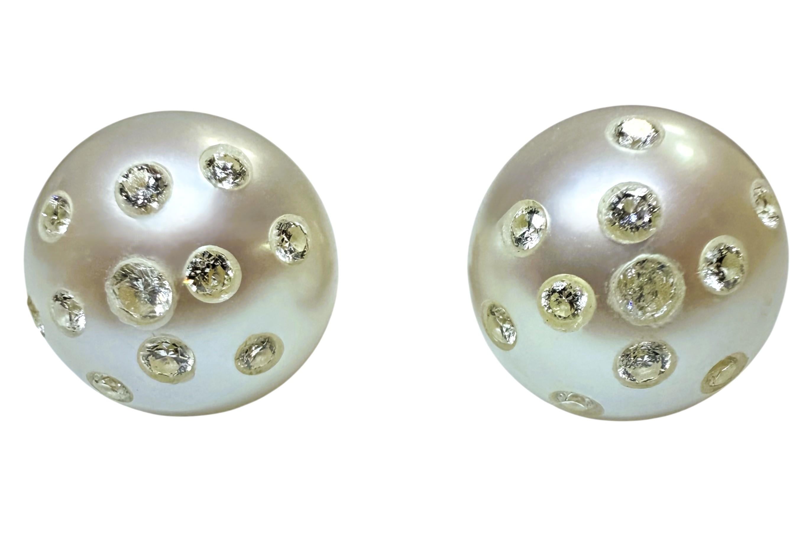 Boucles d'oreilles en or jaune 18K avec diamant de 0,30 carat et perle d'eau douce en vente 1