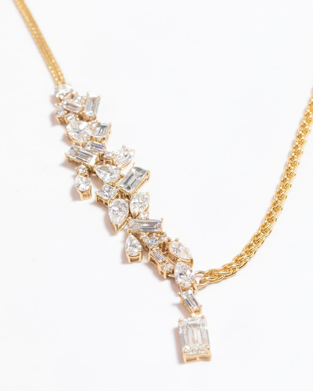 Contemporary 18k Yellow Gold 3.03 Total Carat White Diamond Trellis Necklace For Sale