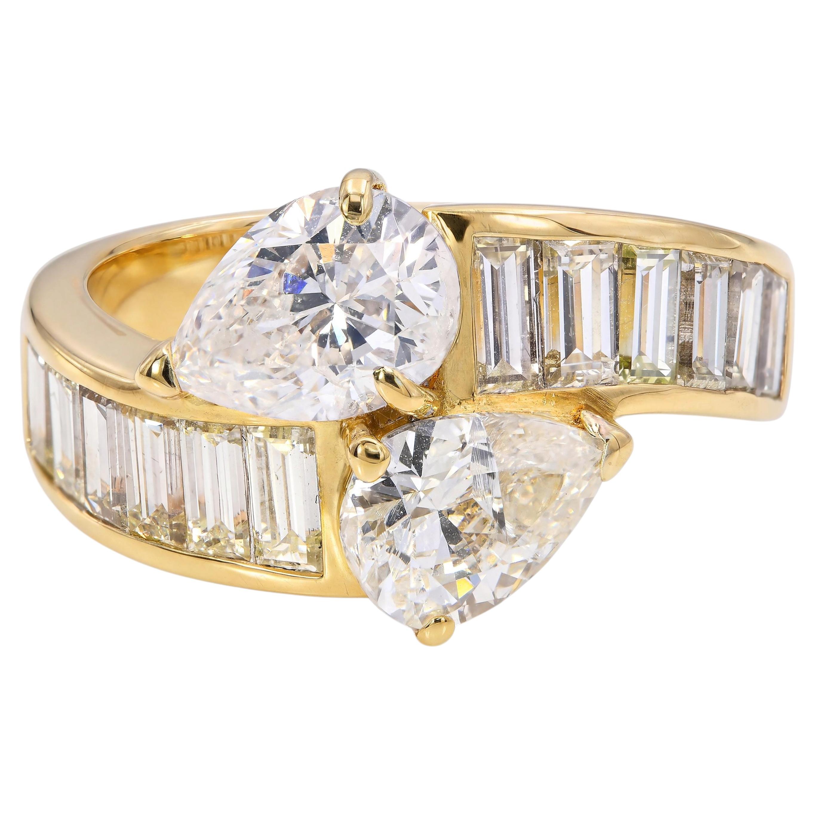 Bague « bypass » en or jaune 18 carats sertie de diamants (3,07 carats au total)