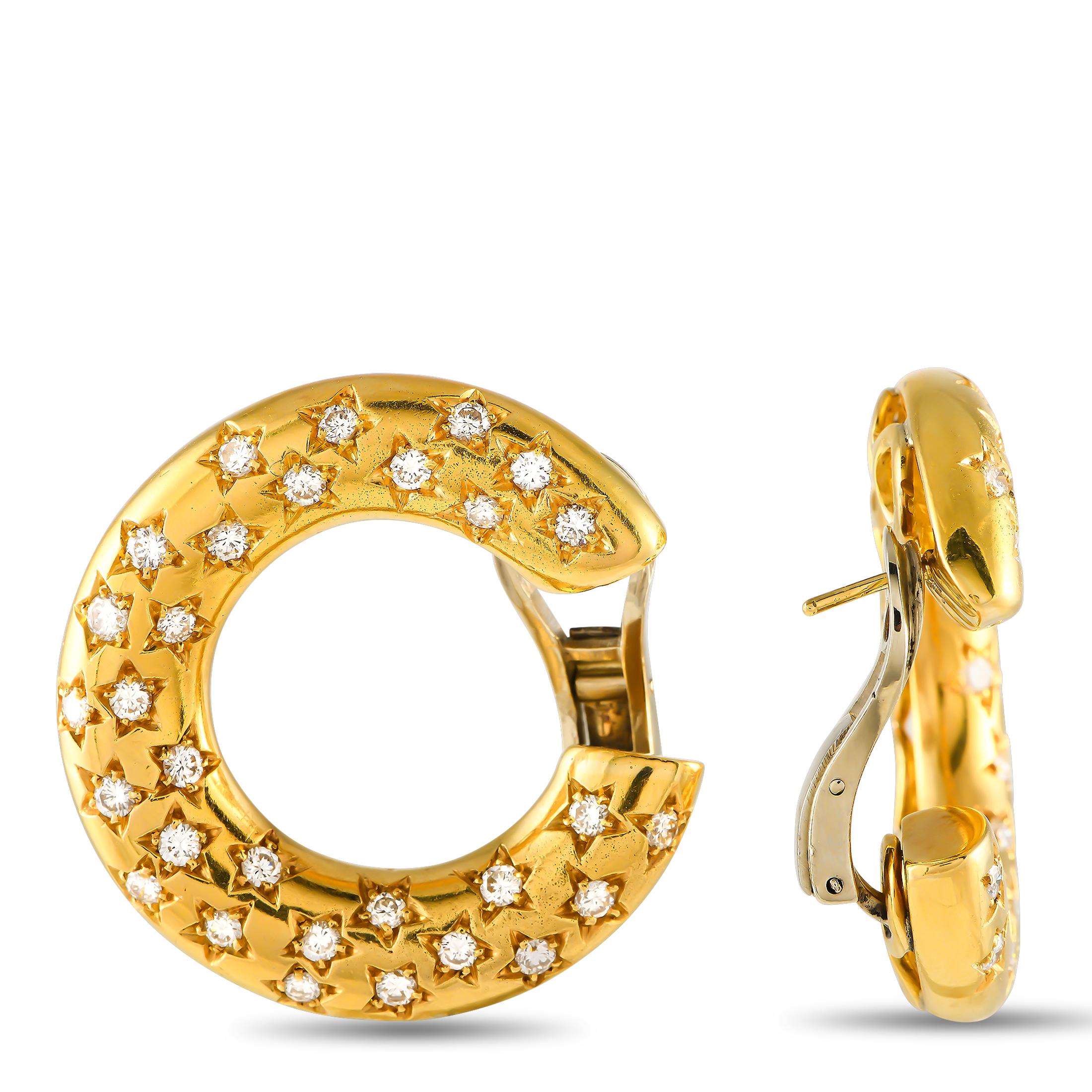These luxury earrings are nothing short of breathtaking. Dramatic negative space elevates the circular setting, while star motifs shine to life thanks to Diamonds with a total weight of 3.0 carats. Each one of these 18K Yellow Gold earrings measures